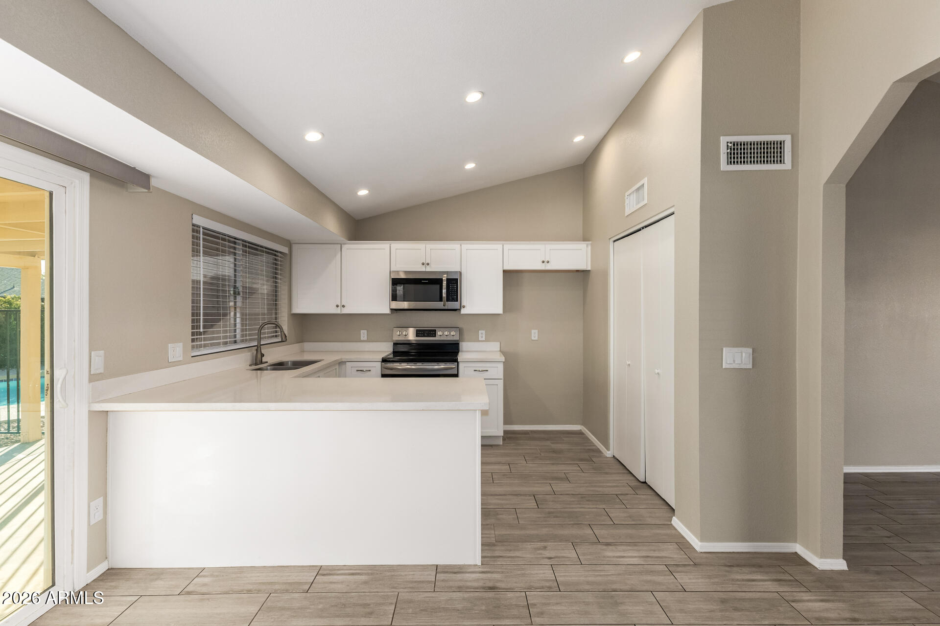 BRISTOL MANOR 2 - Residential