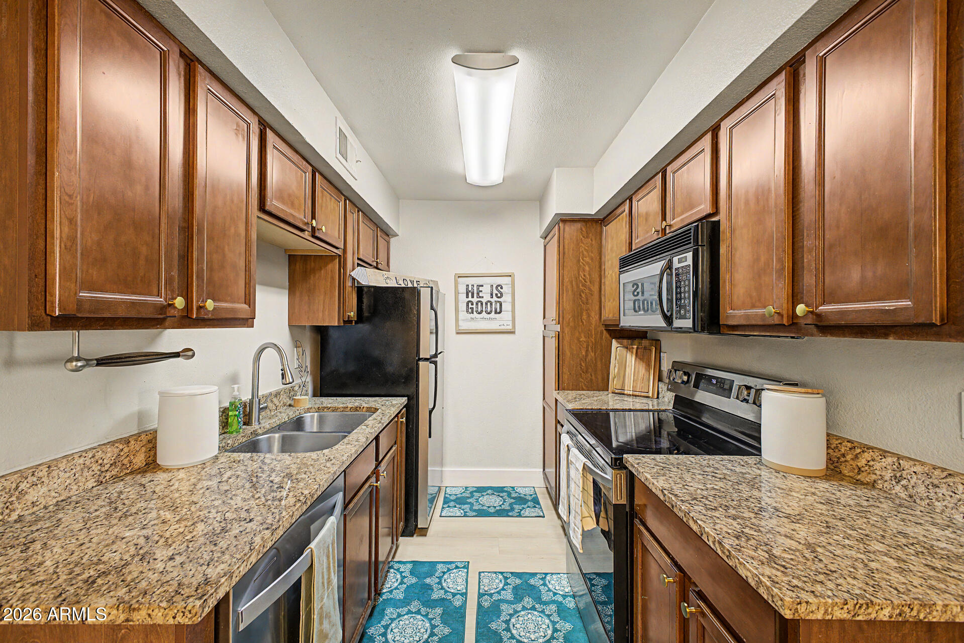 Charming and clean 2 bed, 2 bath condo unit, in the heart of the Biltmore! Live comfortably in a generously-sized dining & living area w/elegant wood-look flooring and trending palette throughout. The galley kitchen is comprised of wood cabinetry w/a pantry, granite counters, and all the built-in appliances you'll need for home cooking. The primary bedroom boasts a spacious walk-in closet and private ensuite for added comfort. The guest bedroom sits right next to the other full bath. This is just about as good as 2 primary suites. Relax and unwind on the cozy private balcony, head downstairs to the gym or relax at the sparkling community pool LOCATION X's 3!! 1mi to Hwy 51, 6 mi to Old Town Scottsdale, 7mi to Sky Harbor Airport, 13mi to ASU Tempe.