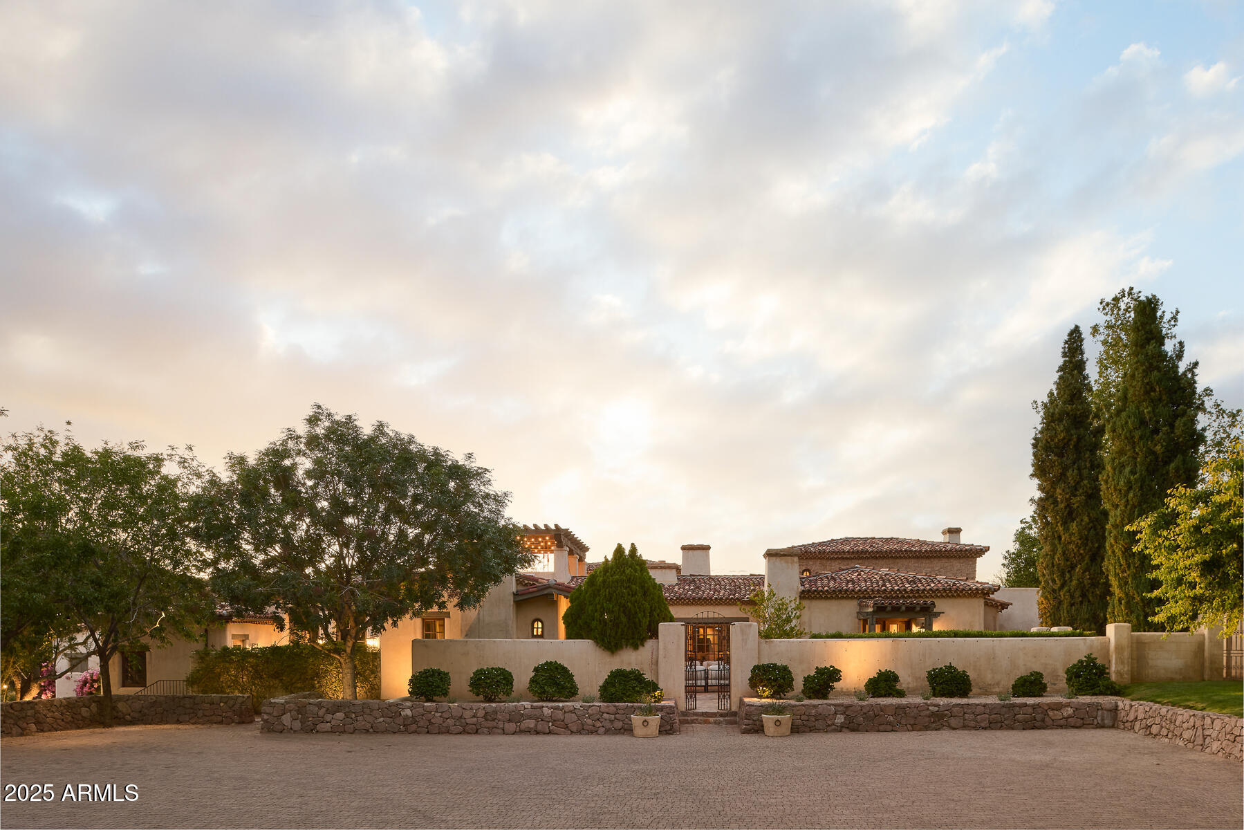 PARADISE HILLS - Residential