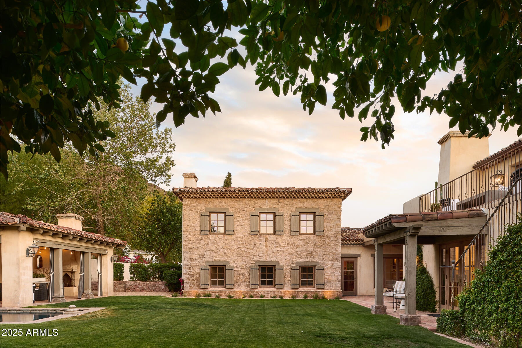 PARADISE HILLS - Residential