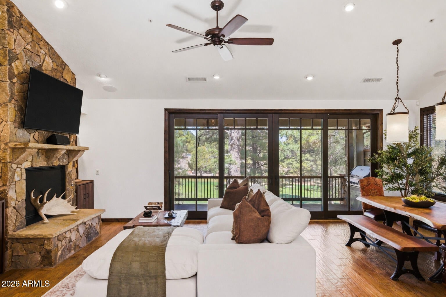 MOUNTAIN VILLAS AT PINE CANYON - Residential