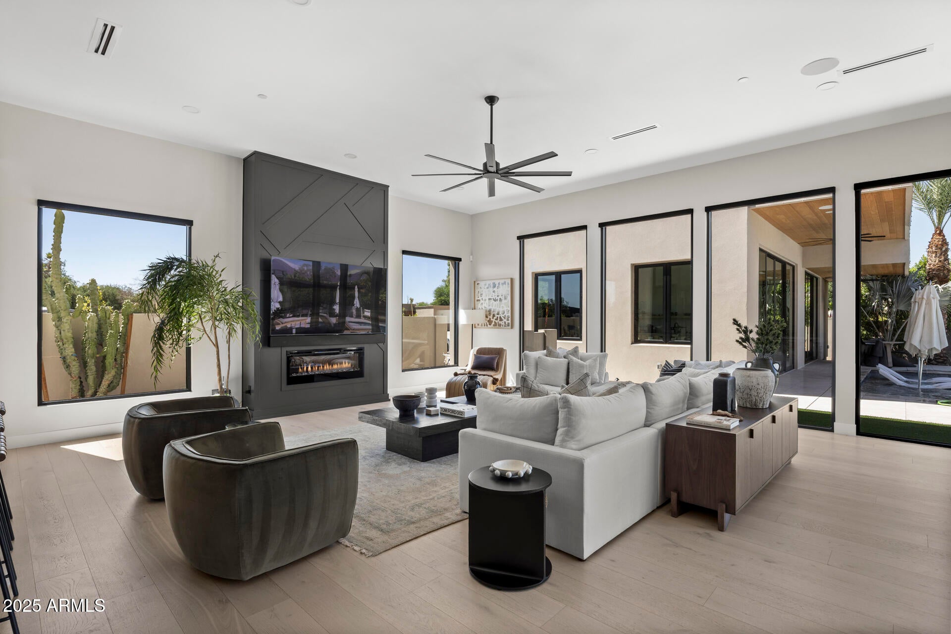 DESERT HILLS - Residential