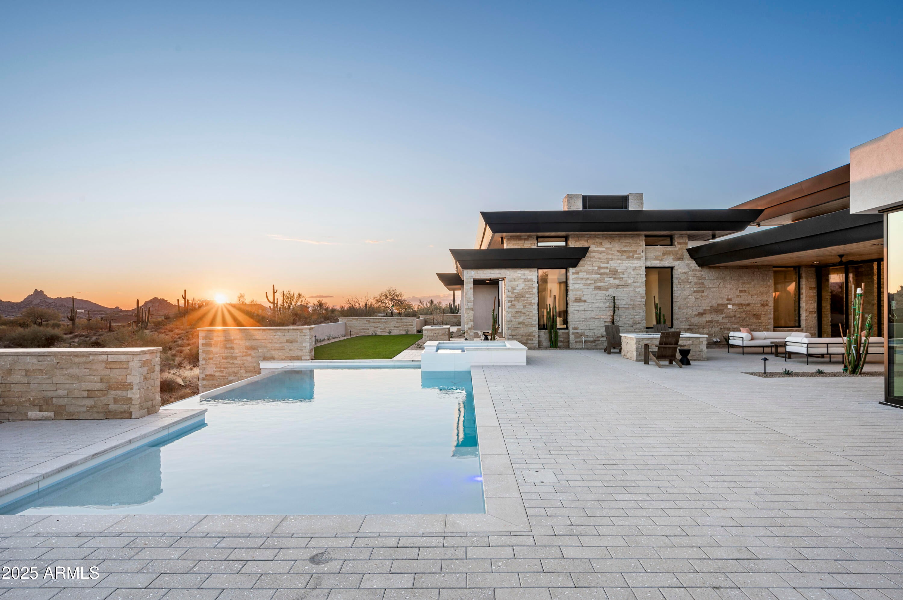 GOLDIE BROWN PINNACLE PEAK RANCH - Residential