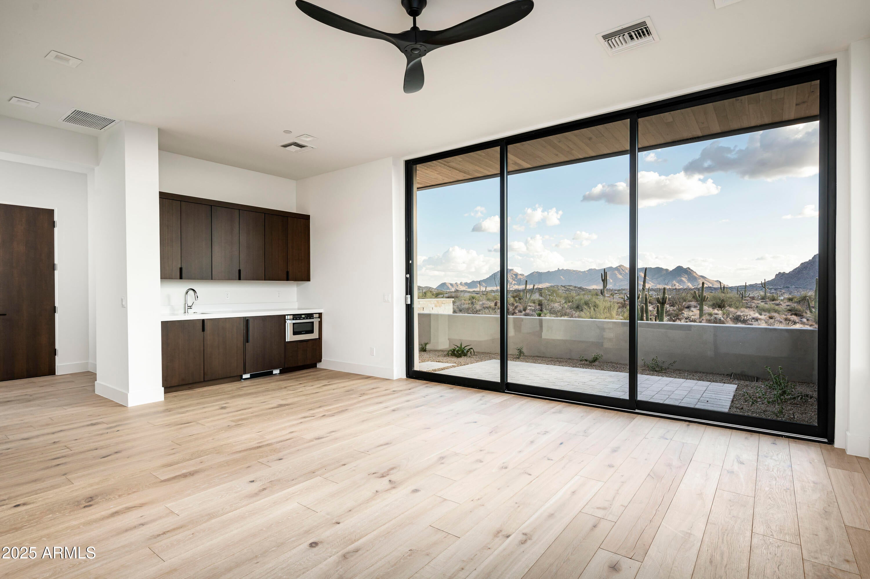 GOLDIE BROWN PINNACLE PEAK RANCH - Residential