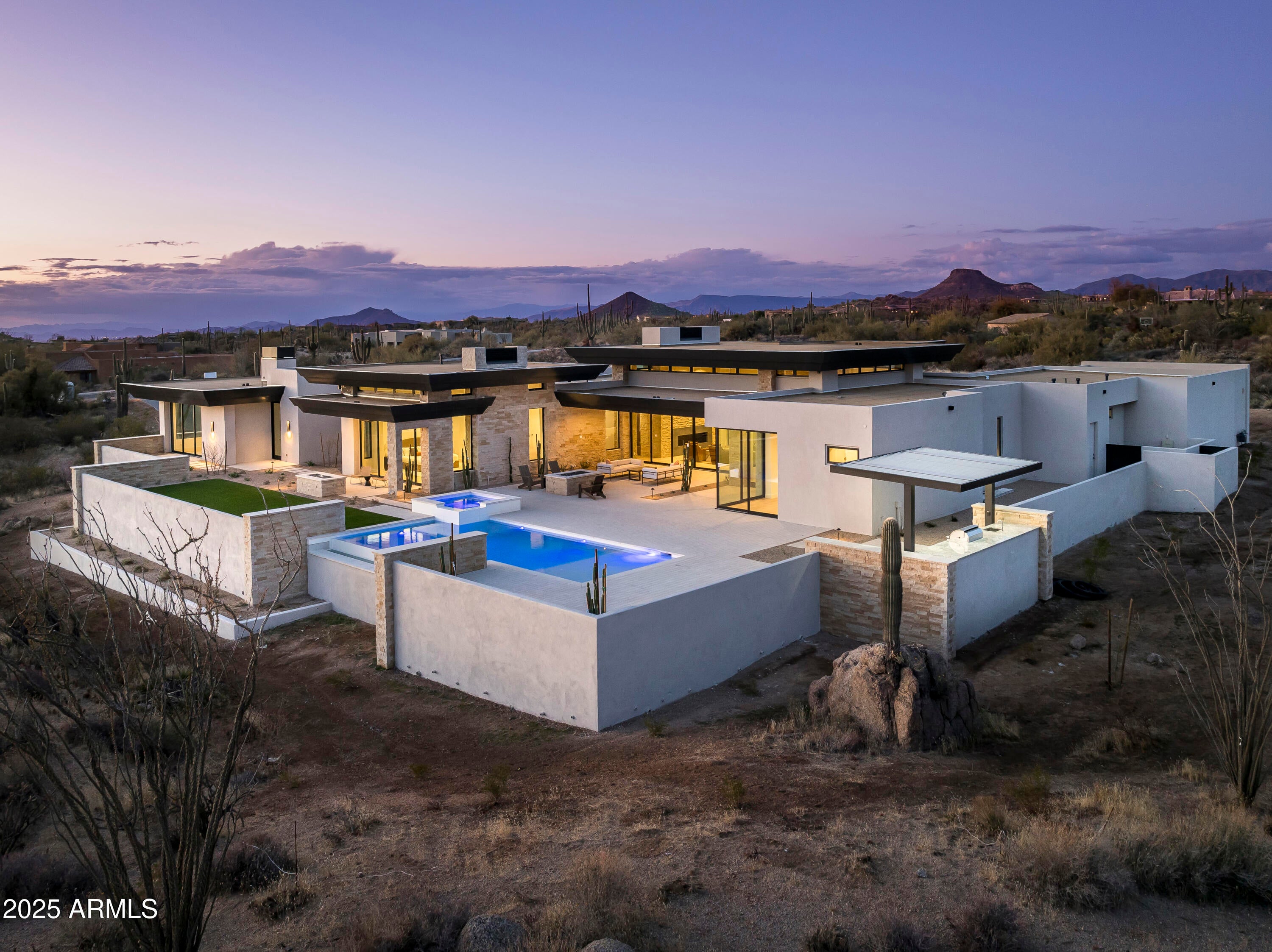 GOLDIE BROWN PINNACLE PEAK RANCH - Residential