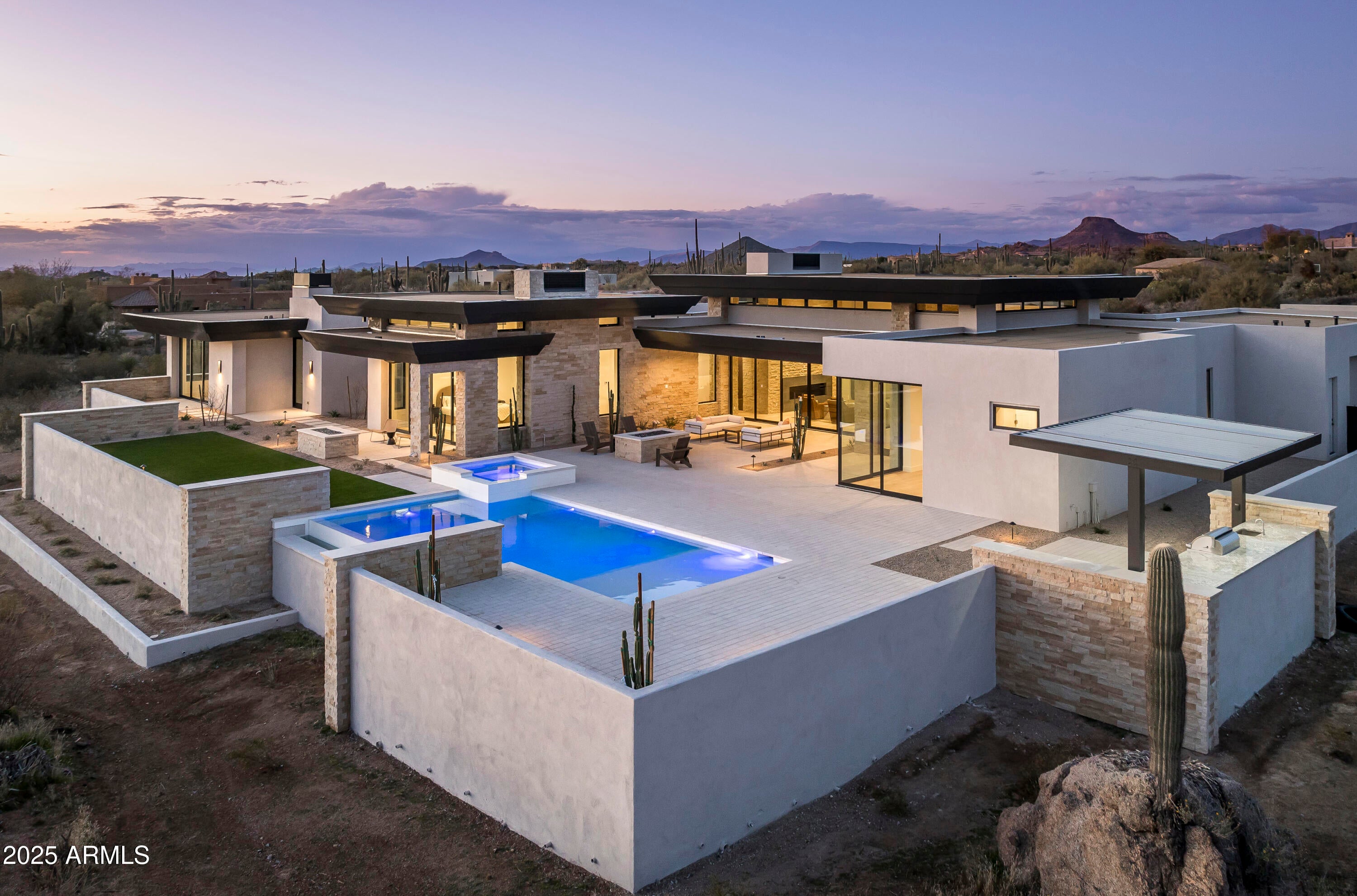 GOLDIE BROWN PINNACLE PEAK RANCH - Residential