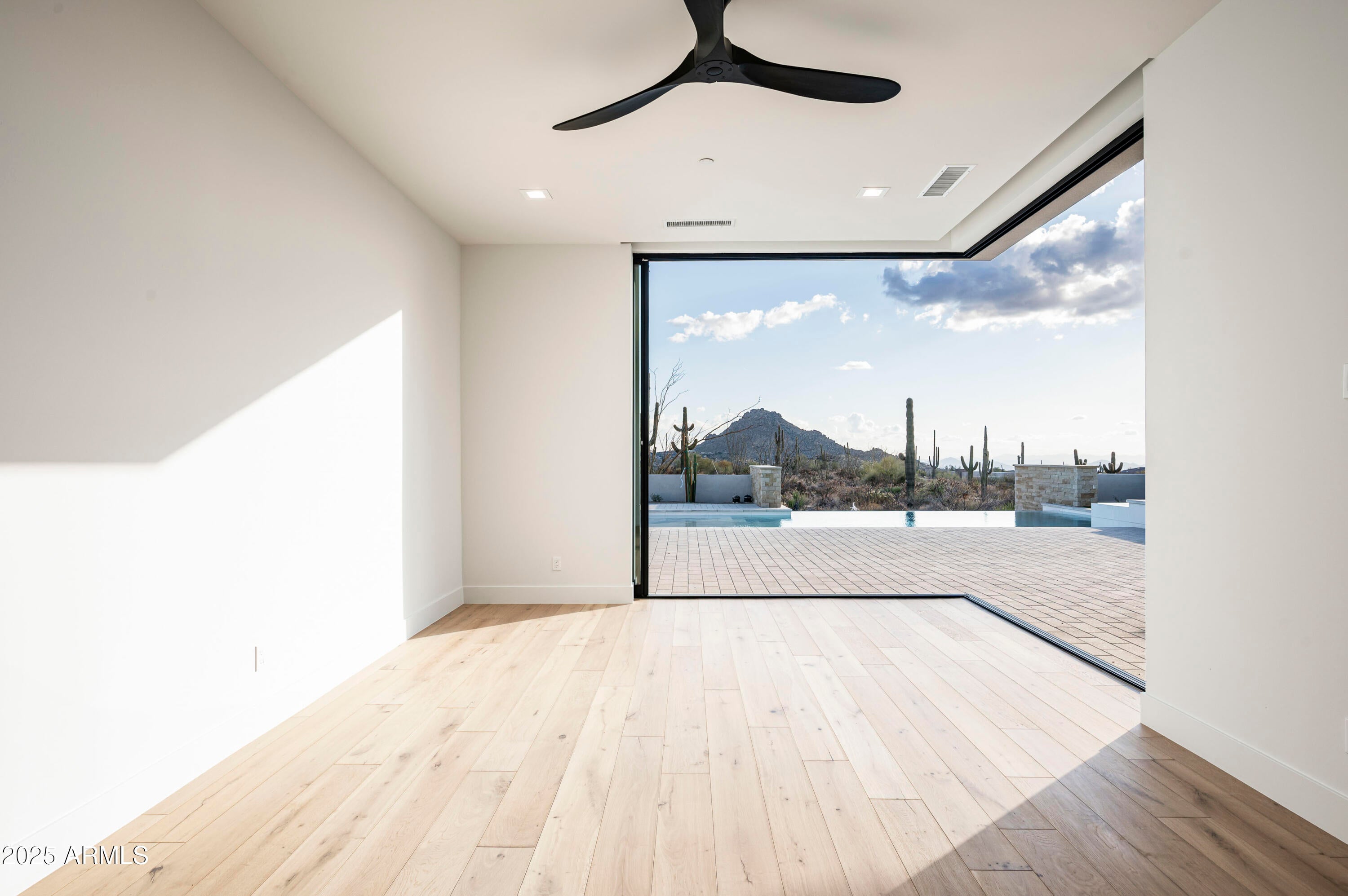 GOLDIE BROWN PINNACLE PEAK RANCH - Residential