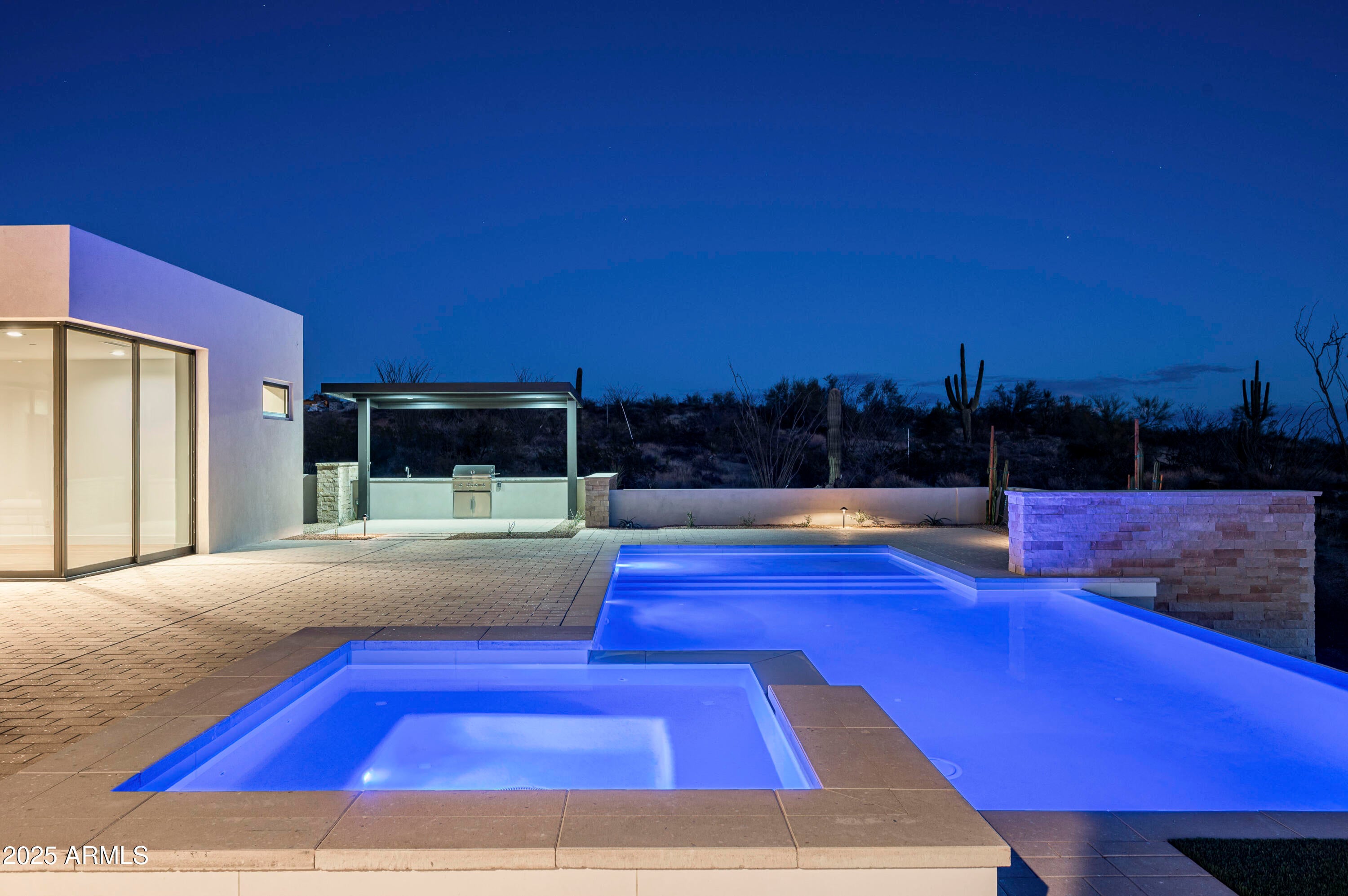 GOLDIE BROWN PINNACLE PEAK RANCH - Residential