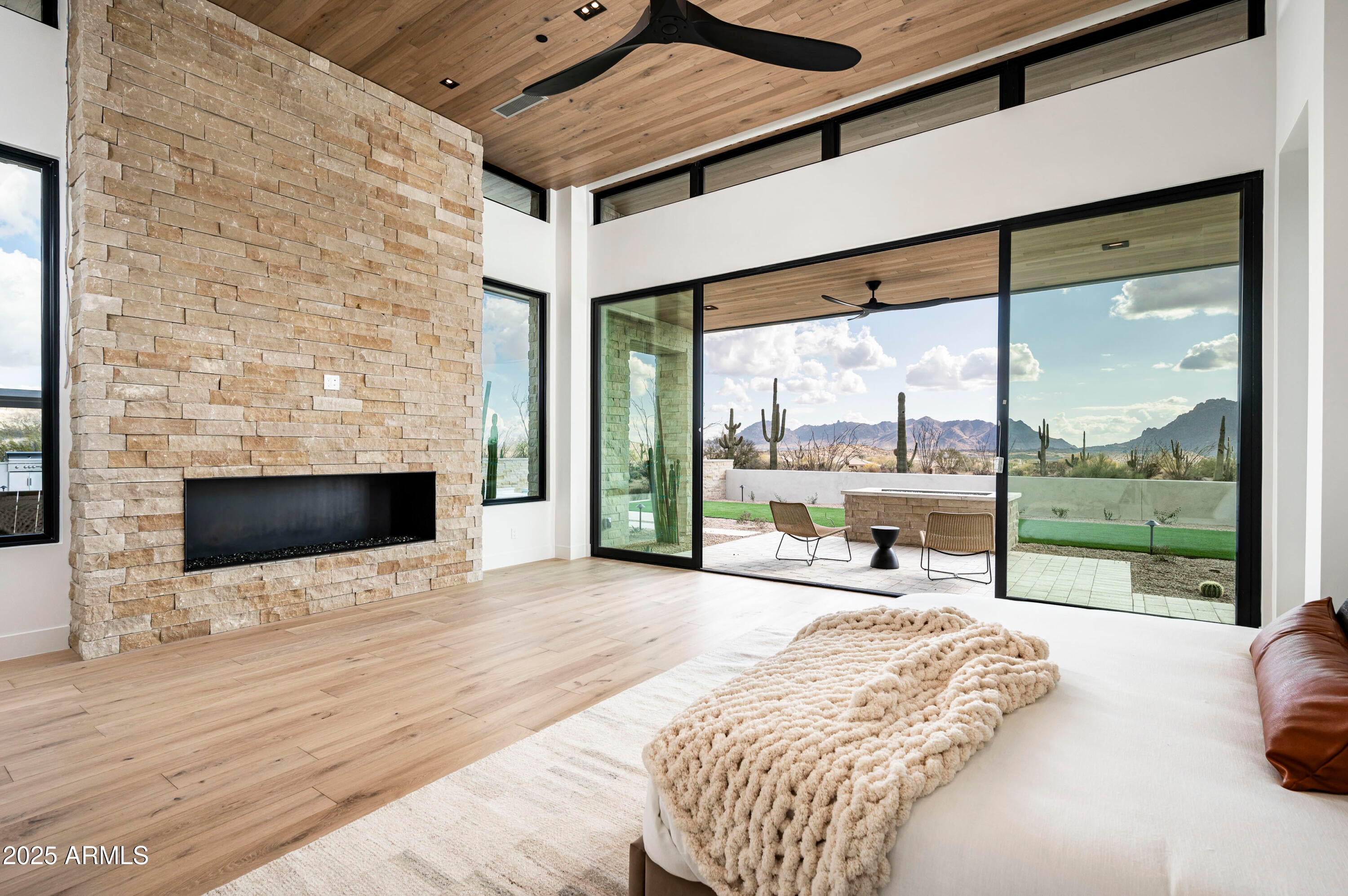 GOLDIE BROWN PINNACLE PEAK RANCH - Residential