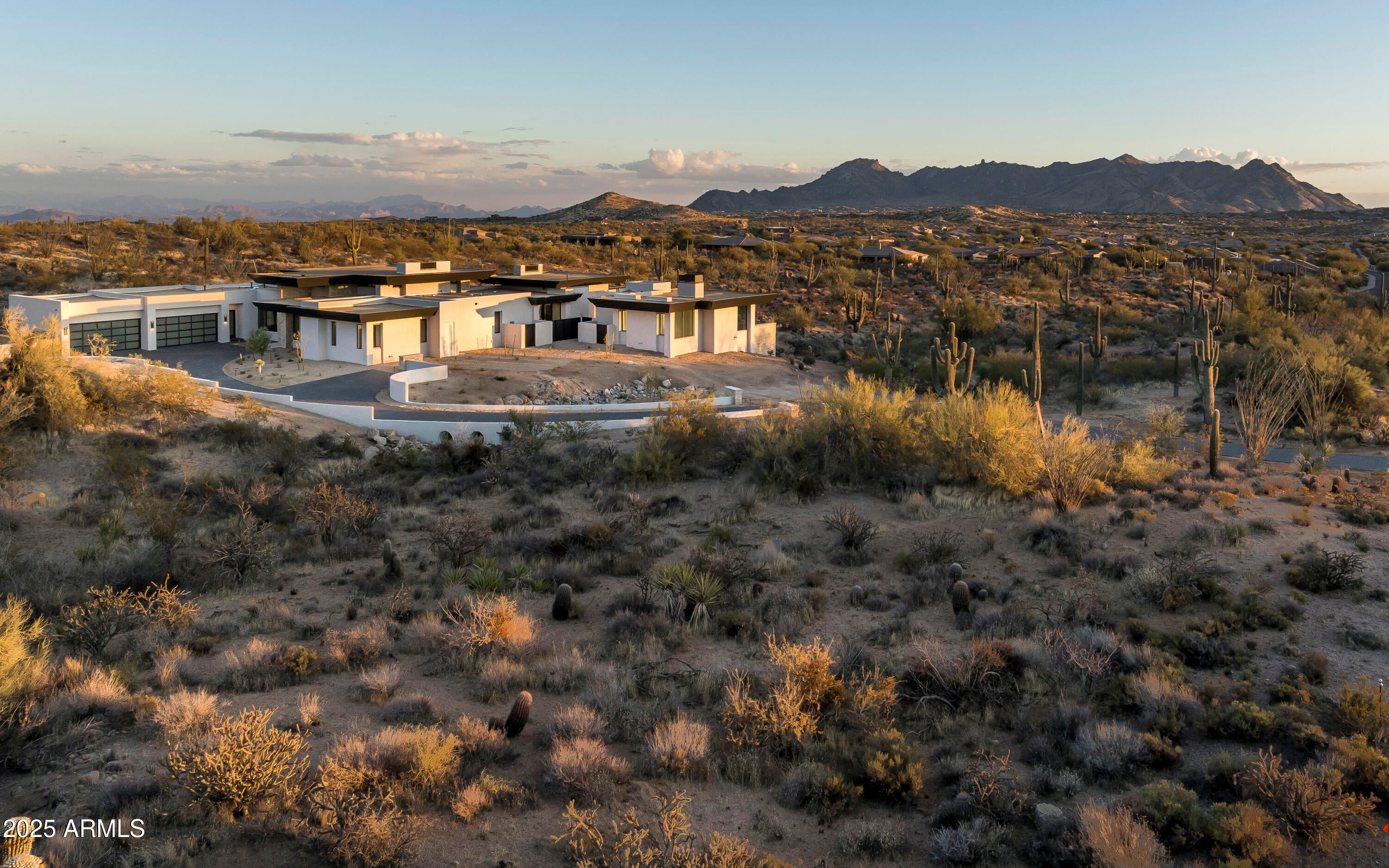 GOLDIE BROWN PINNACLE PEAK RANCH - Residential
