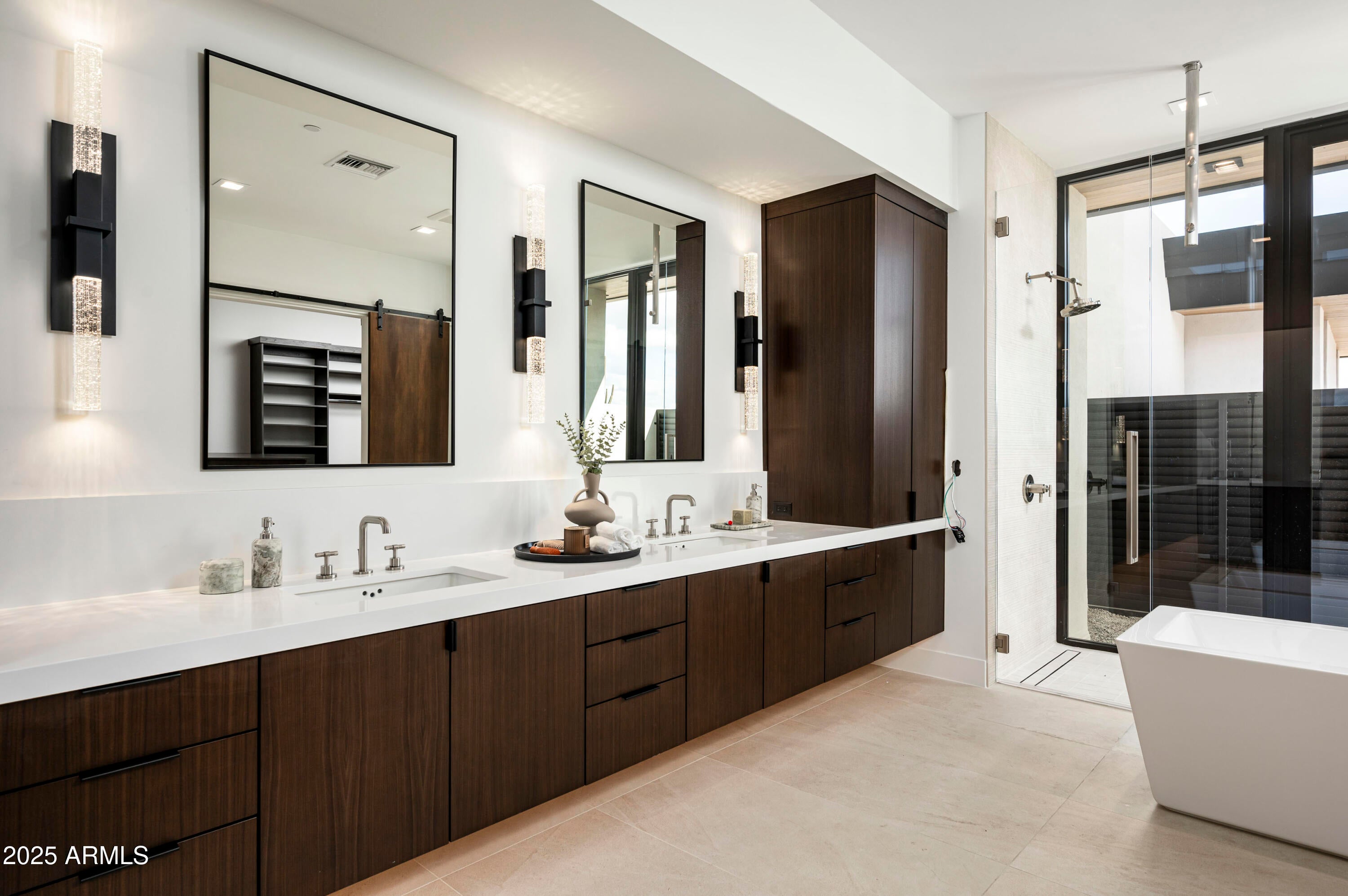 GOLDIE BROWN PINNACLE PEAK RANCH - Residential