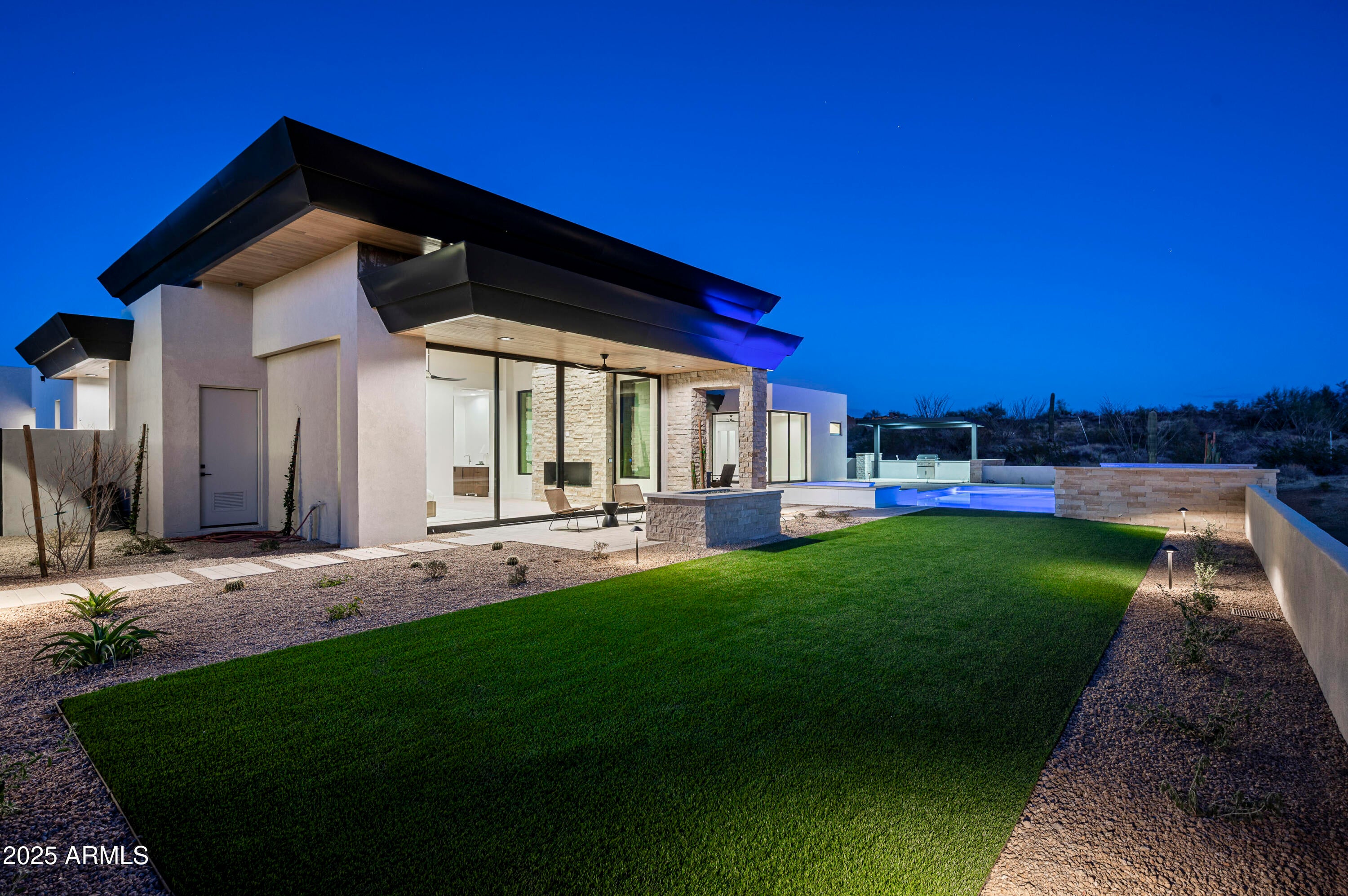 GOLDIE BROWN PINNACLE PEAK RANCH - Residential