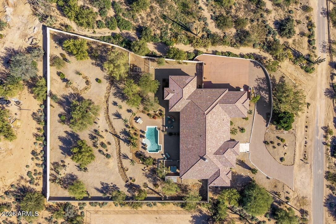 No HOA, 2.5 Acres, Large block fenced yard and Horses OK - Residential