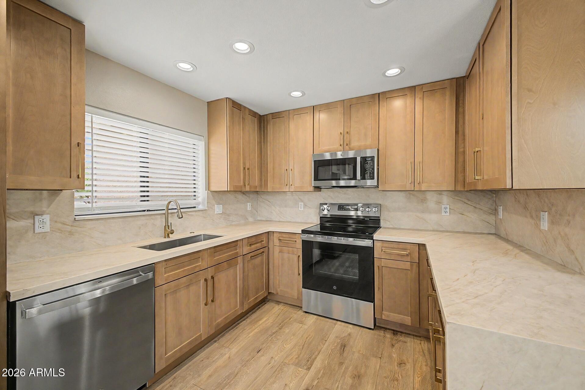DESIGNER REMODEL in quiet neighborhood with all a buyer could want! LIGHT & BRIGHT condo is PROFESSIONALLY remodeled in a gorgeous PALETTE of GRAY & WHITE finishes. Step inside & enjoy popular/versatile NEW WOOD-LOOK floor throughout.The chef's kitchen is COMPLETELY NEW featuring sparkling white cabinets, FANTASTIC NEW QUARTZ counter FULL SLAB BACKSPLASH, & NEW STAINLESS appliances. The master bath is STUNNING, featuring NEW TILED WALK-IN SHOWER tile finishes that create a relaxing & CLASSY Master split floor plan with 2 bedrooms and den with great room with wood fireplace.Gated community is conveniently located walking distance to grocery, restaurants, shopping & right across the street from Horizon Park. Inside gate residents can enjoy 3 year-round heated pool/spas, tennis courts.