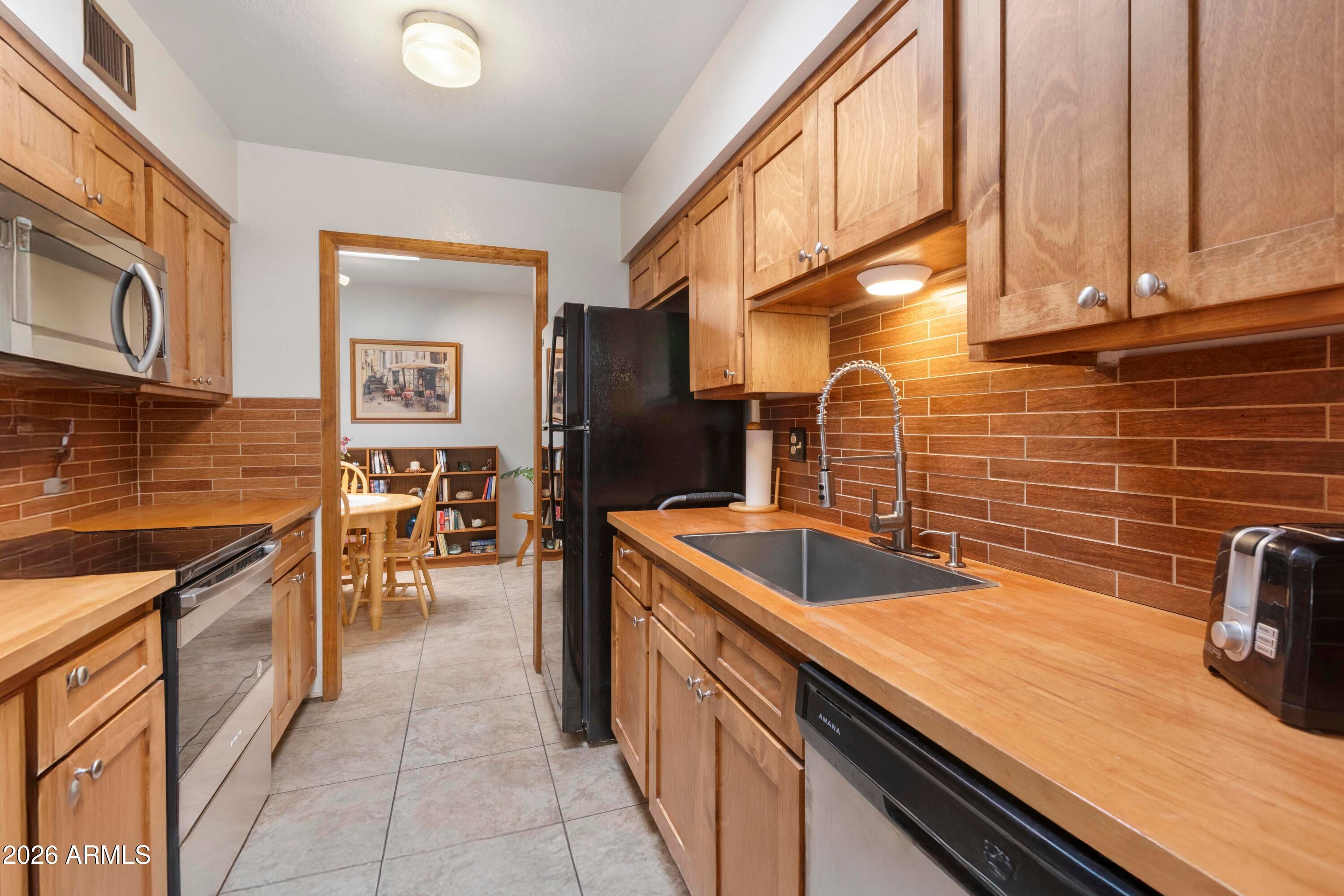 VISTA DEL ORO TOWNHOUSE - Residential