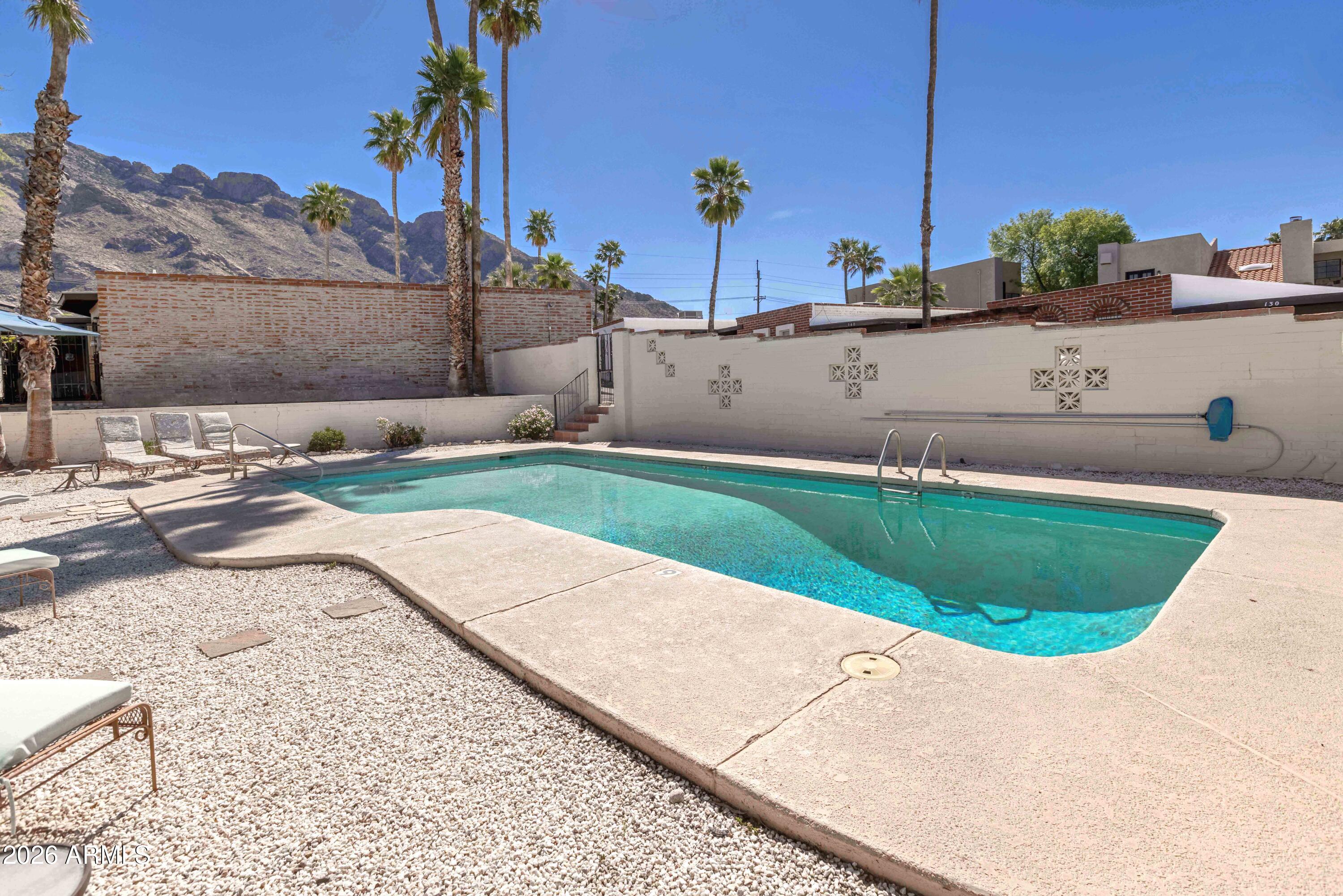 VISTA DEL ORO TOWNHOUSE - Residential