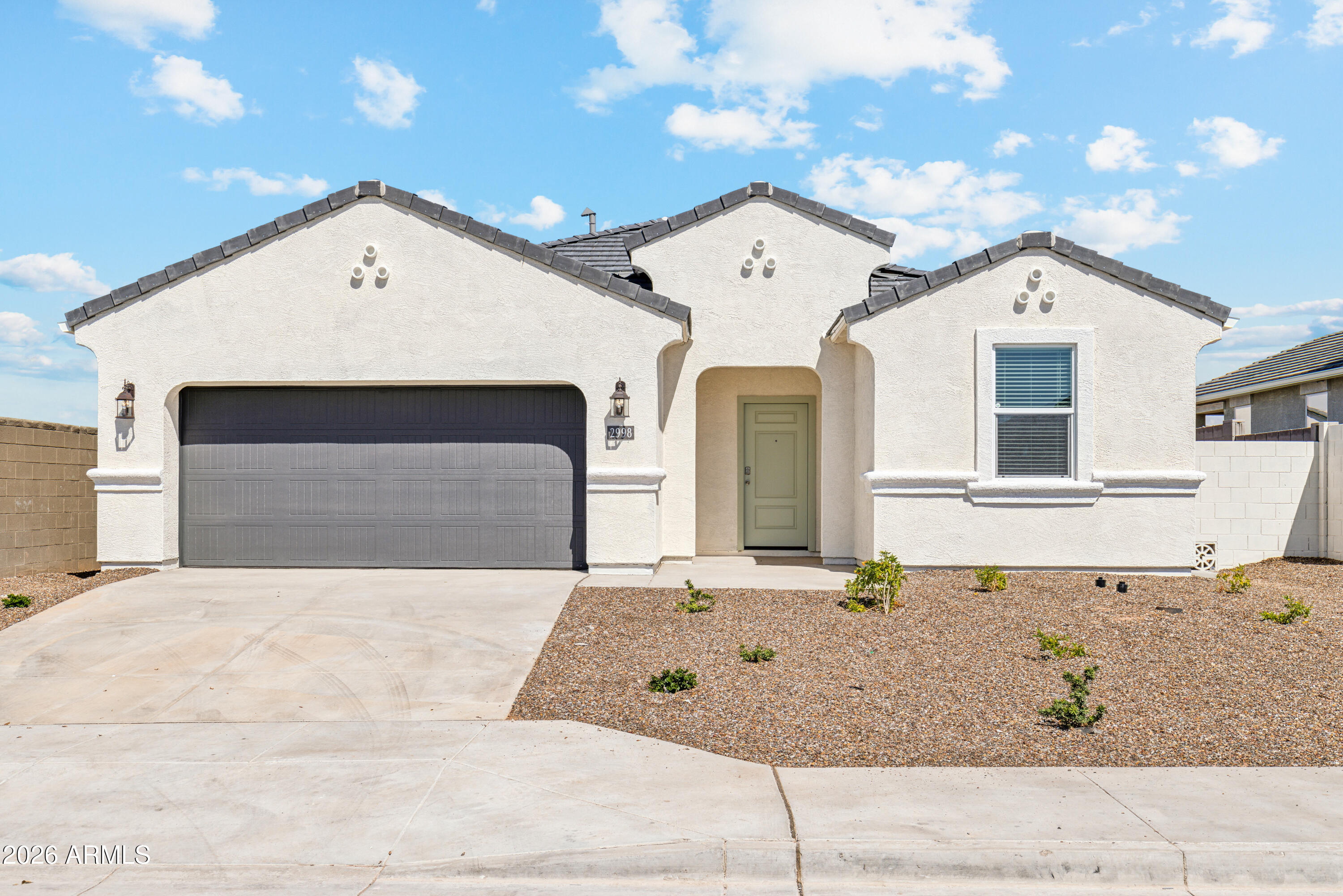 Welcome to Radiance at Superstition Vistas, a master planned community located on the border where Mesa meets Apache Junction. This is a rare opportunity for optimal living - to have the convenience of City living while enjoying the breathtaking Superstition mountains! Small town feel meets modern amenities at its best! The Denton-1593 sq ft, 3 bed/2 bath adorable, energy efficient single level home in which you will find tile in all common areas, 9 foot ceilings and on trend extra bright white walls. The kitchen has gorgeous maple cabinets, quartz countertops & large island. Located close to the 24, 60 & 202. $$This is a cash price$$