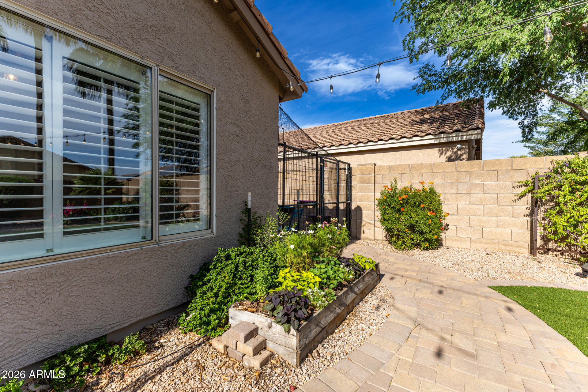 LAS BRISAS POINTE - Residential