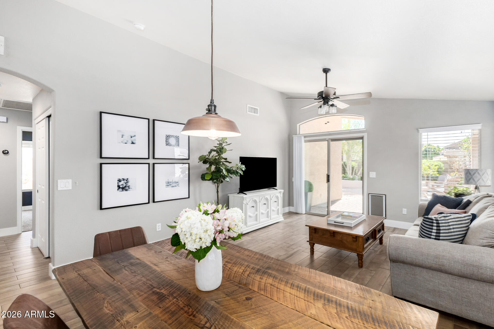 LAS BRISAS POINTE - Residential