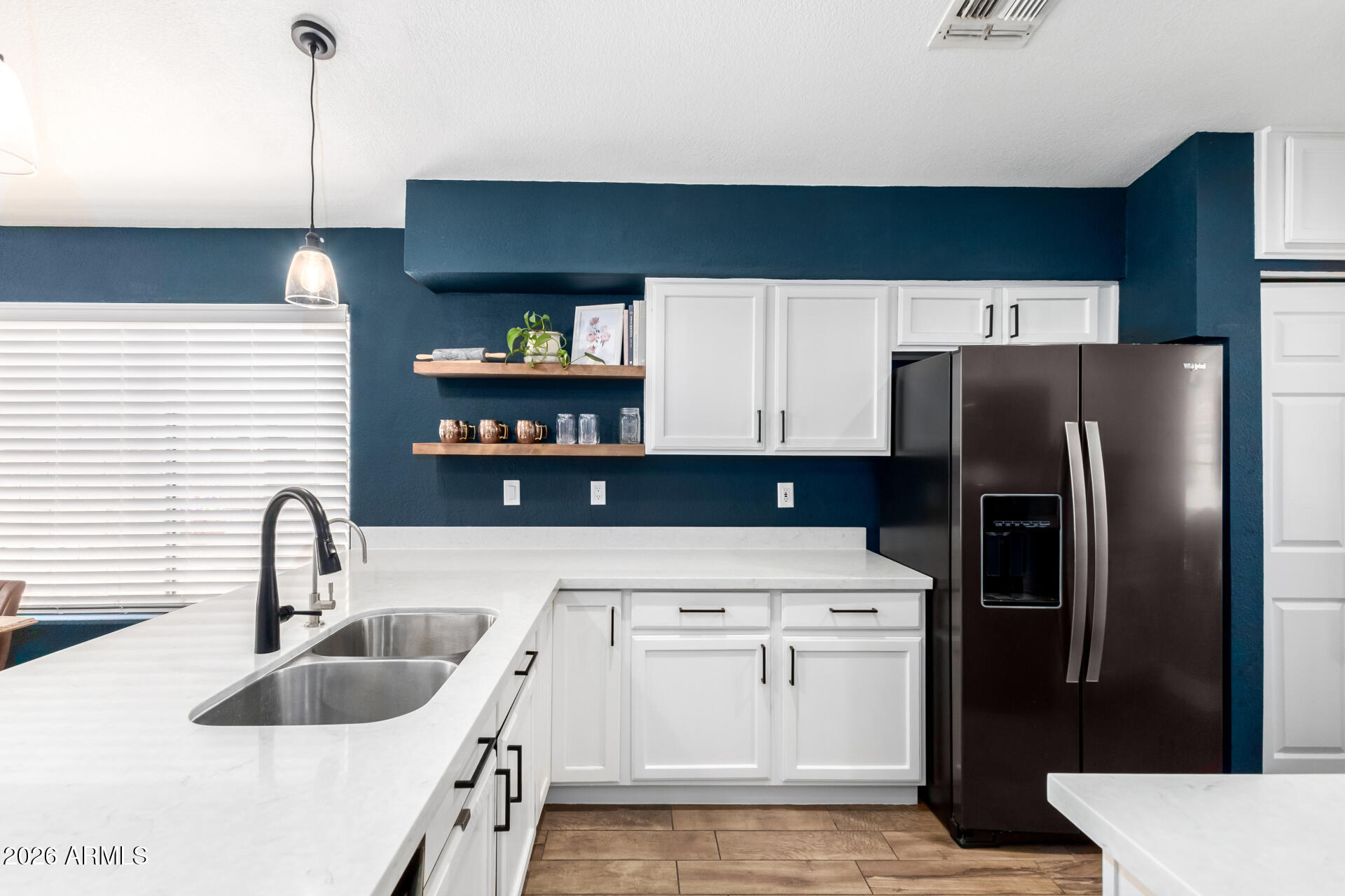 LAS BRISAS POINTE - Residential