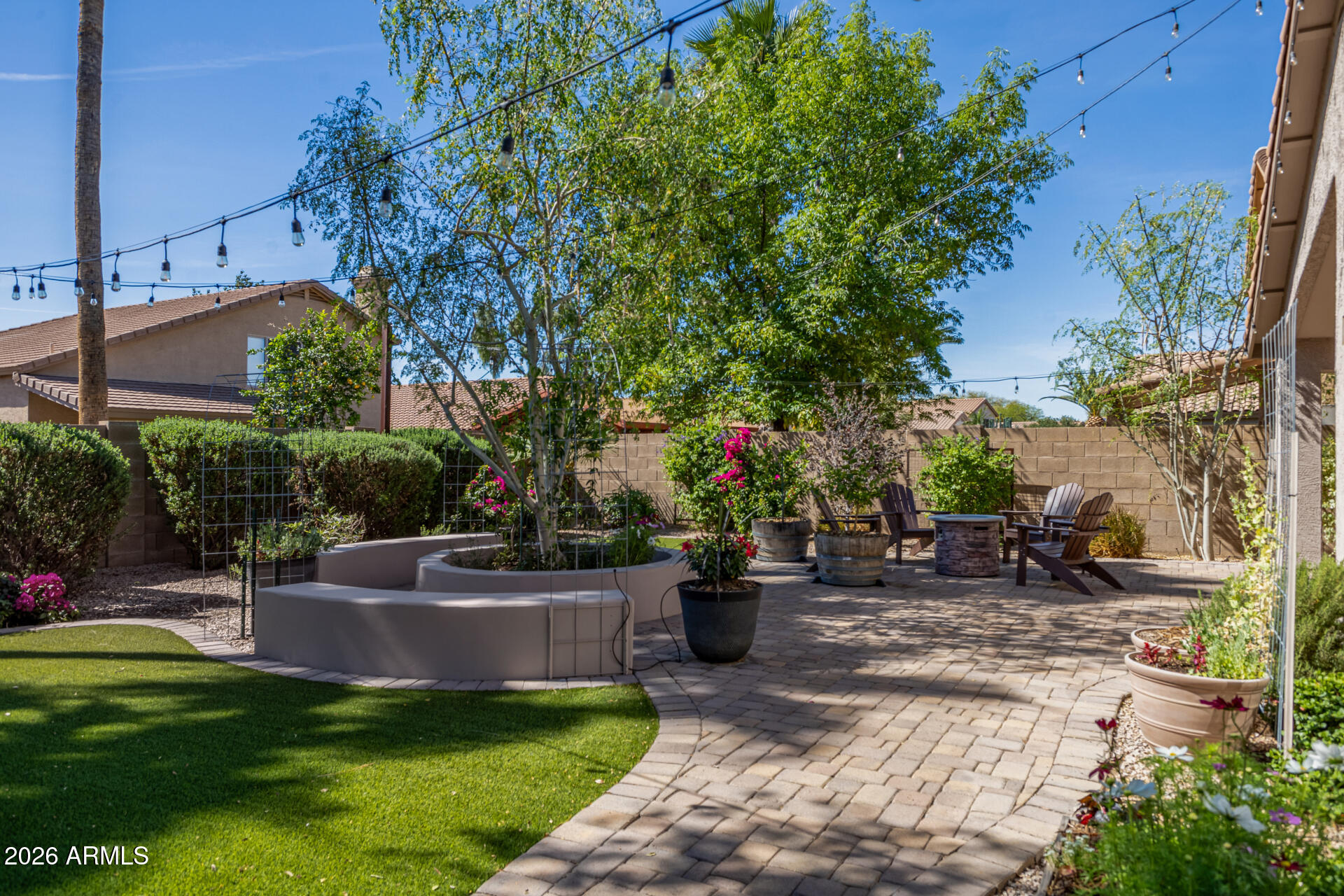 LAS BRISAS POINTE - Residential
