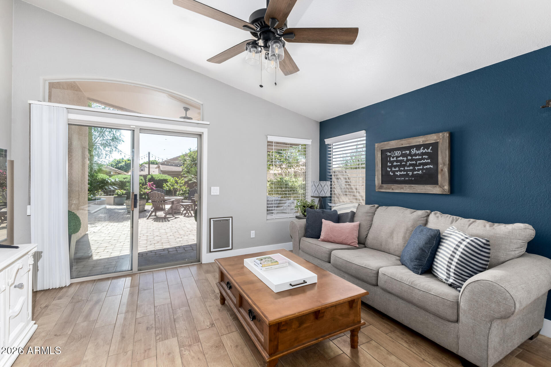 LAS BRISAS POINTE - Residential