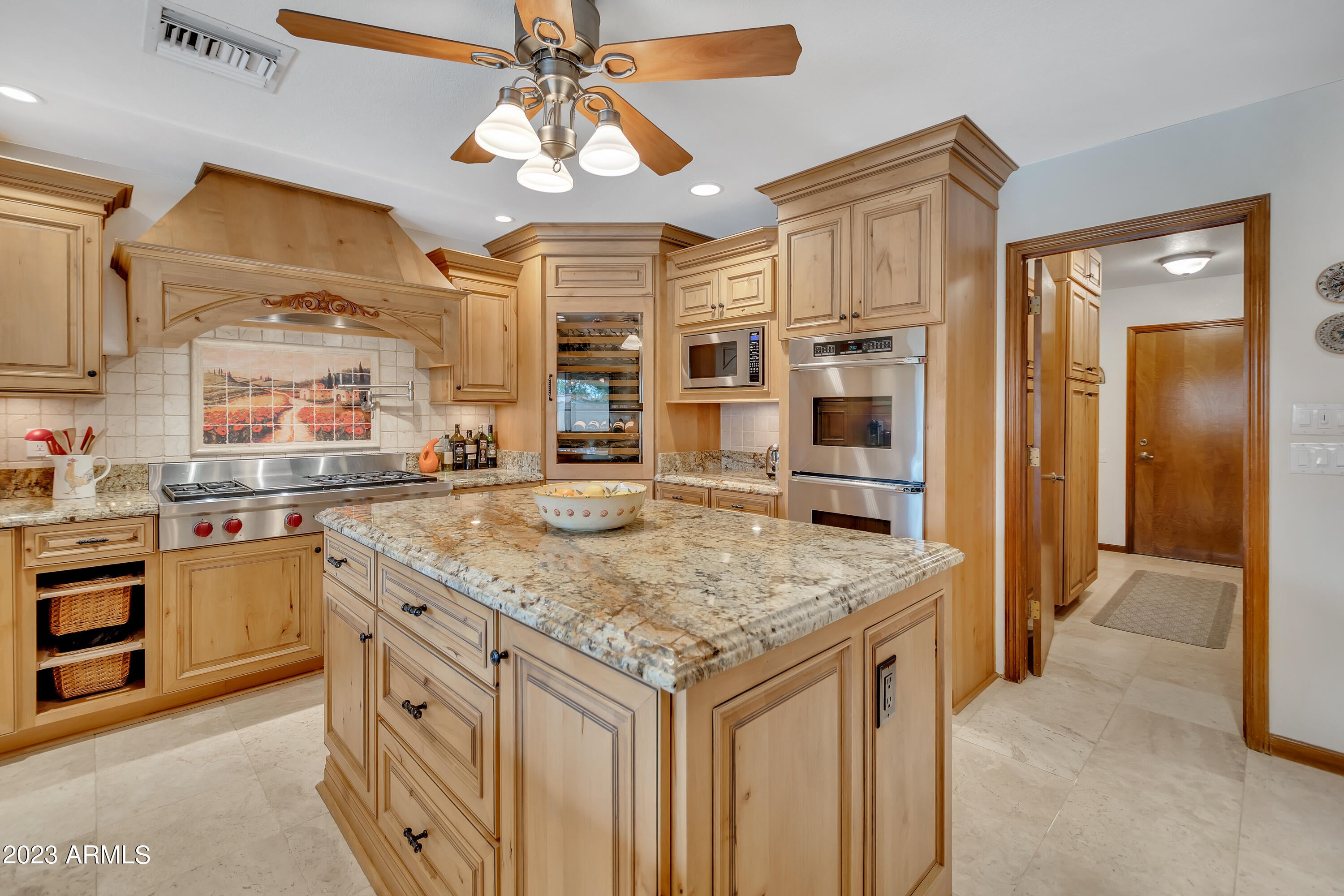 PARADISE PARK MANOR 2 - Residential