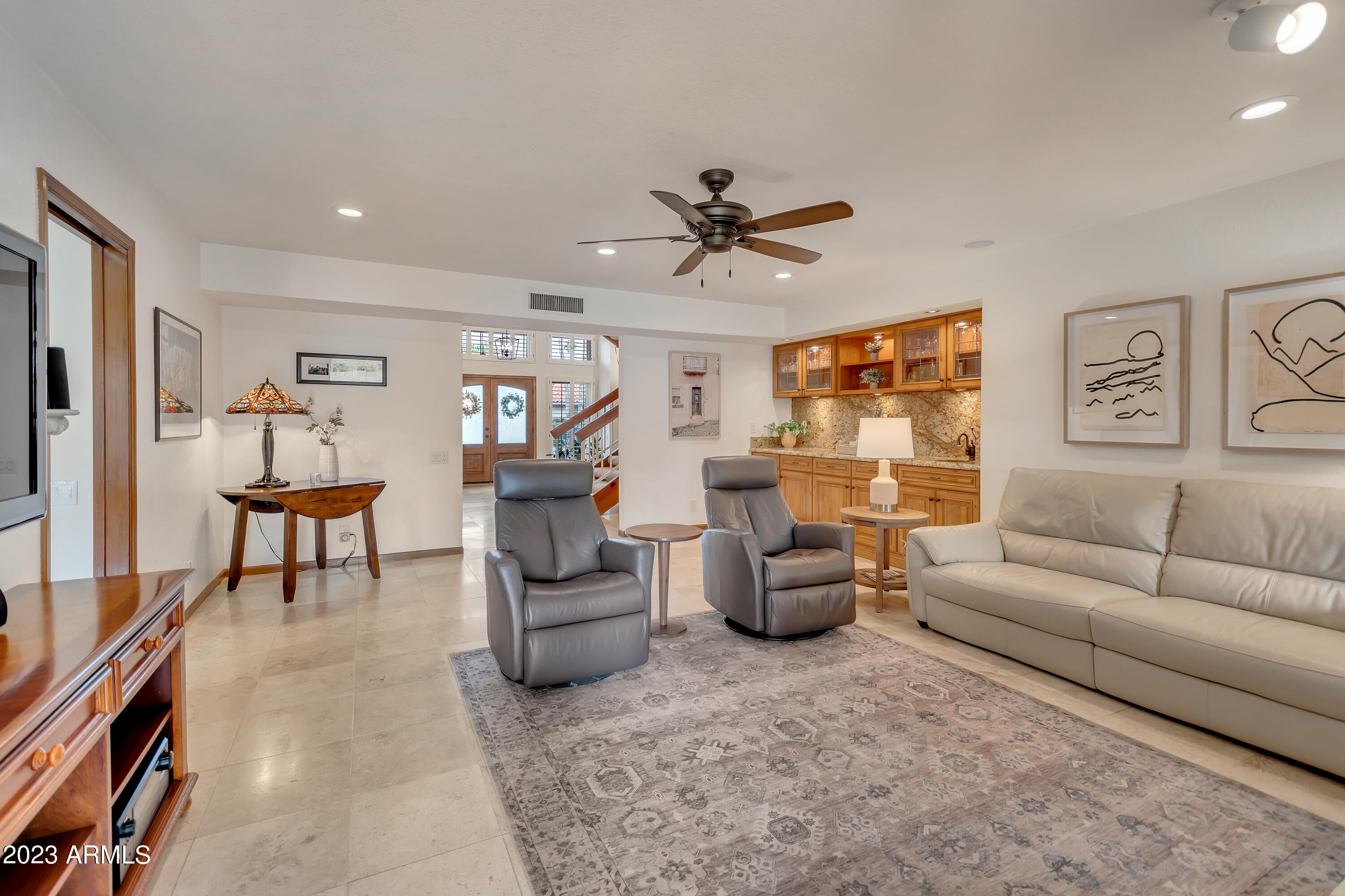 PARADISE PARK MANOR 2 - Residential