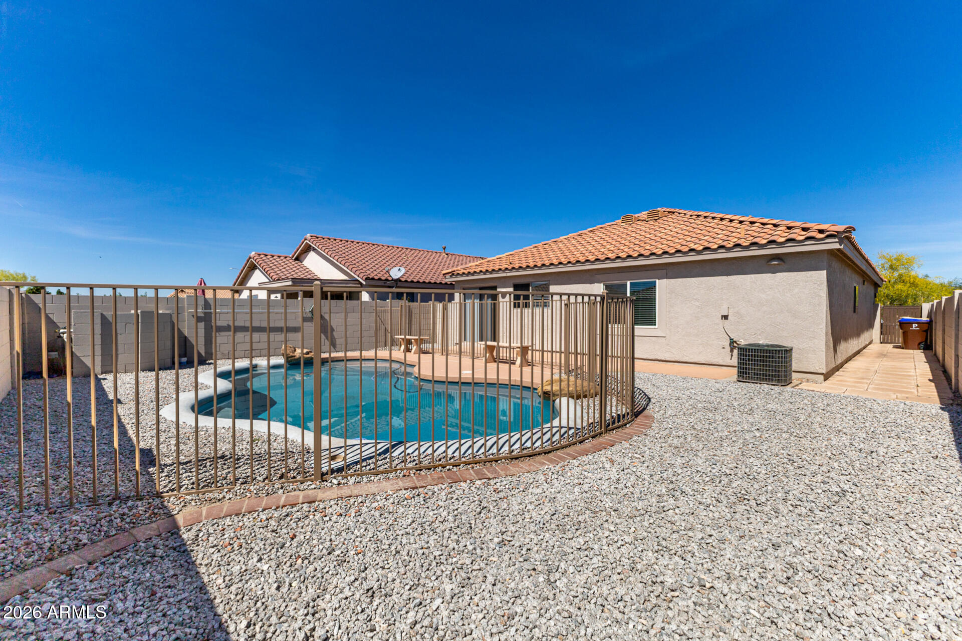 ROUNDTREE RANCH - Residential