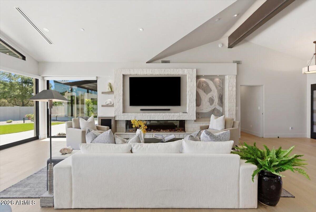 CASA BUENA - Residential