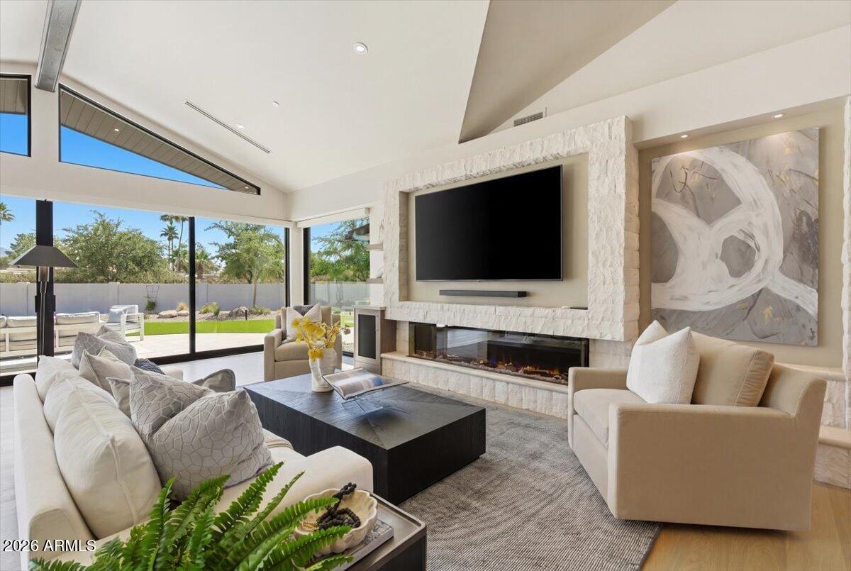 CASA BUENA - Residential