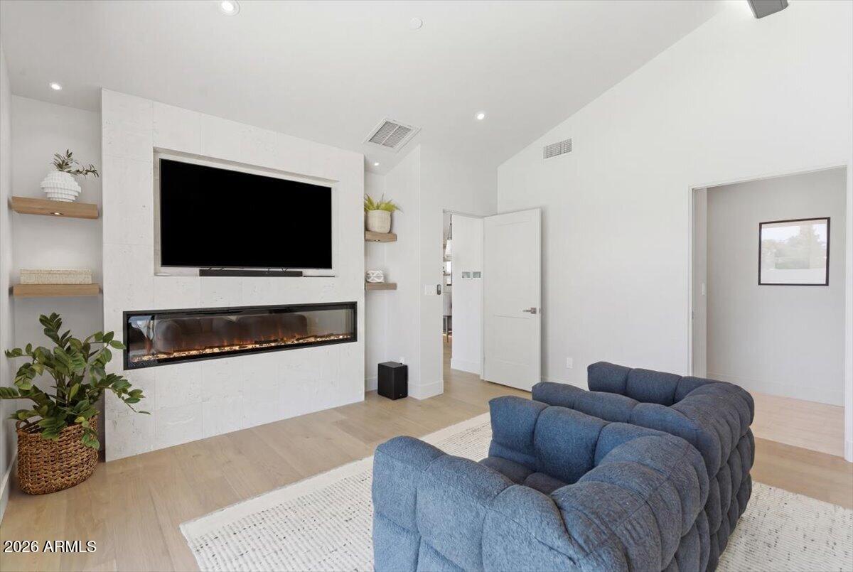 CASA BUENA - Residential