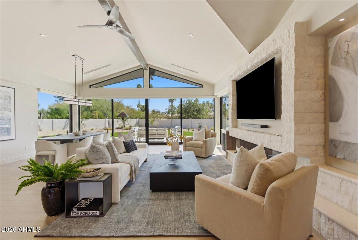 CASA BUENA - Residential