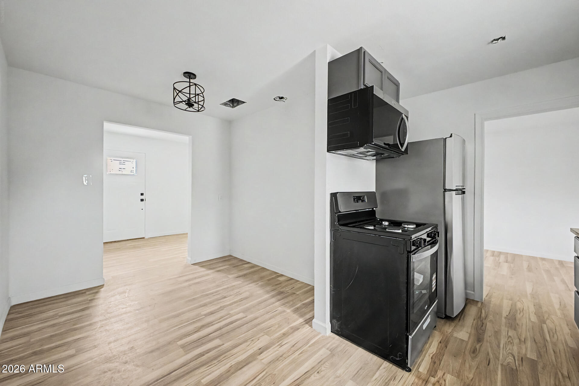WILLOW SQUARE - Residential