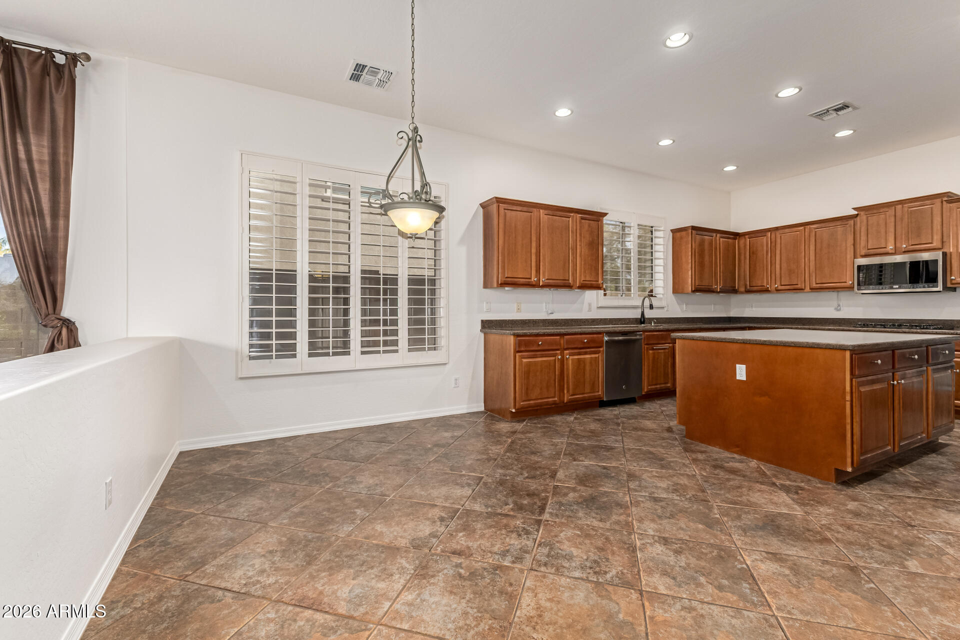 PINELAKE ESTATES - Residential