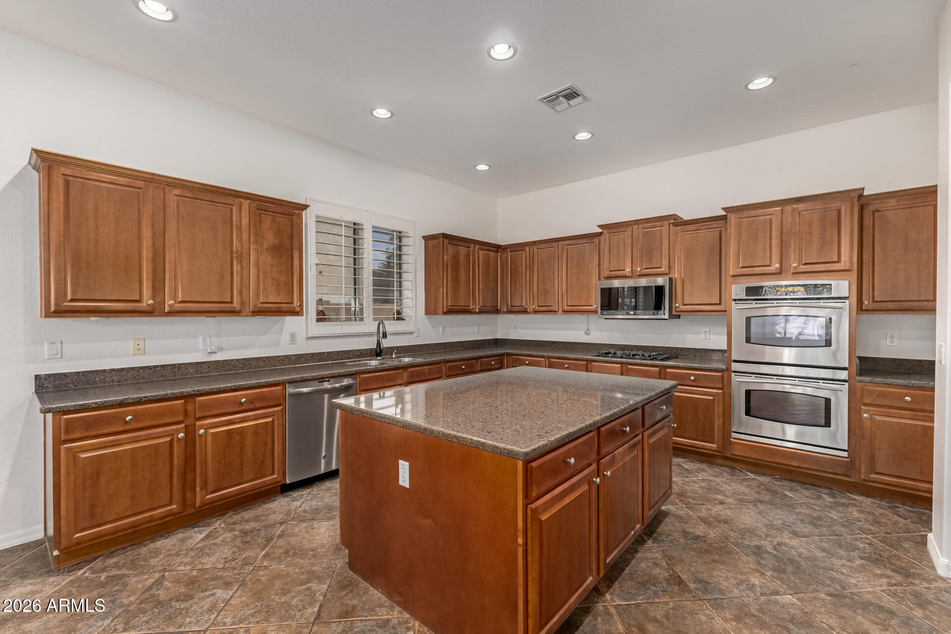 PINELAKE ESTATES - Residential