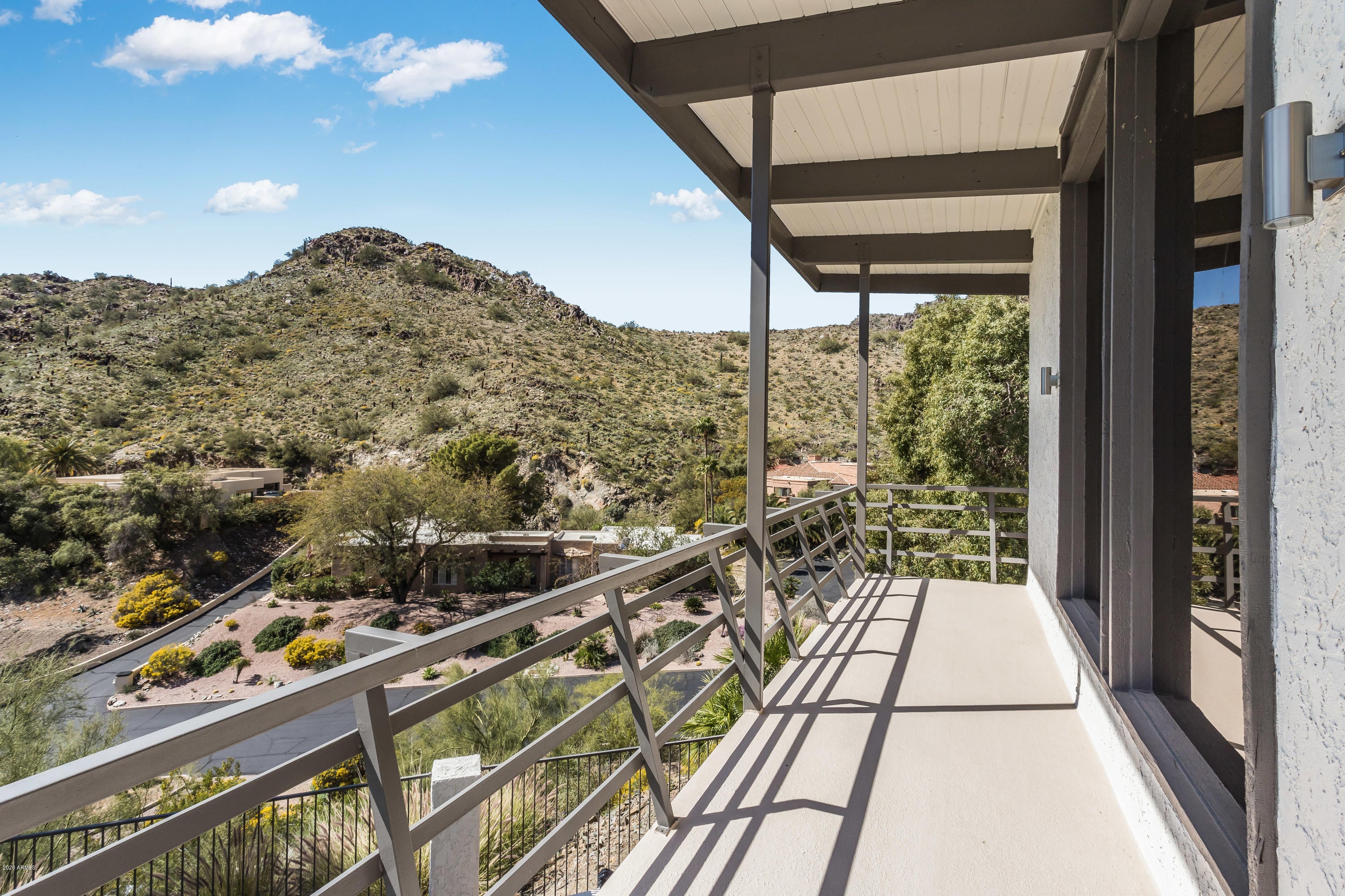 LINCOLN HILLS - Residential