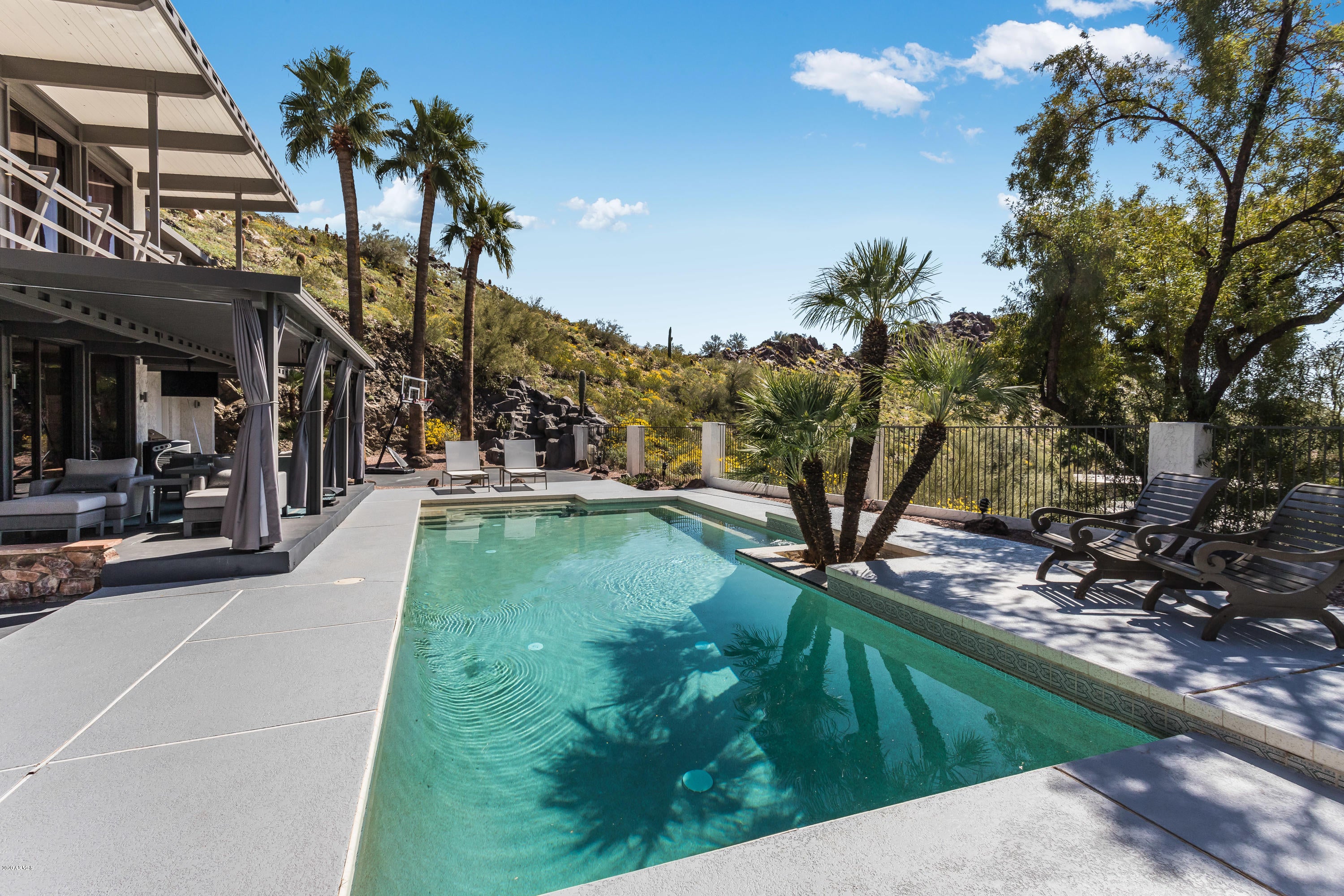 LINCOLN HILLS - Residential