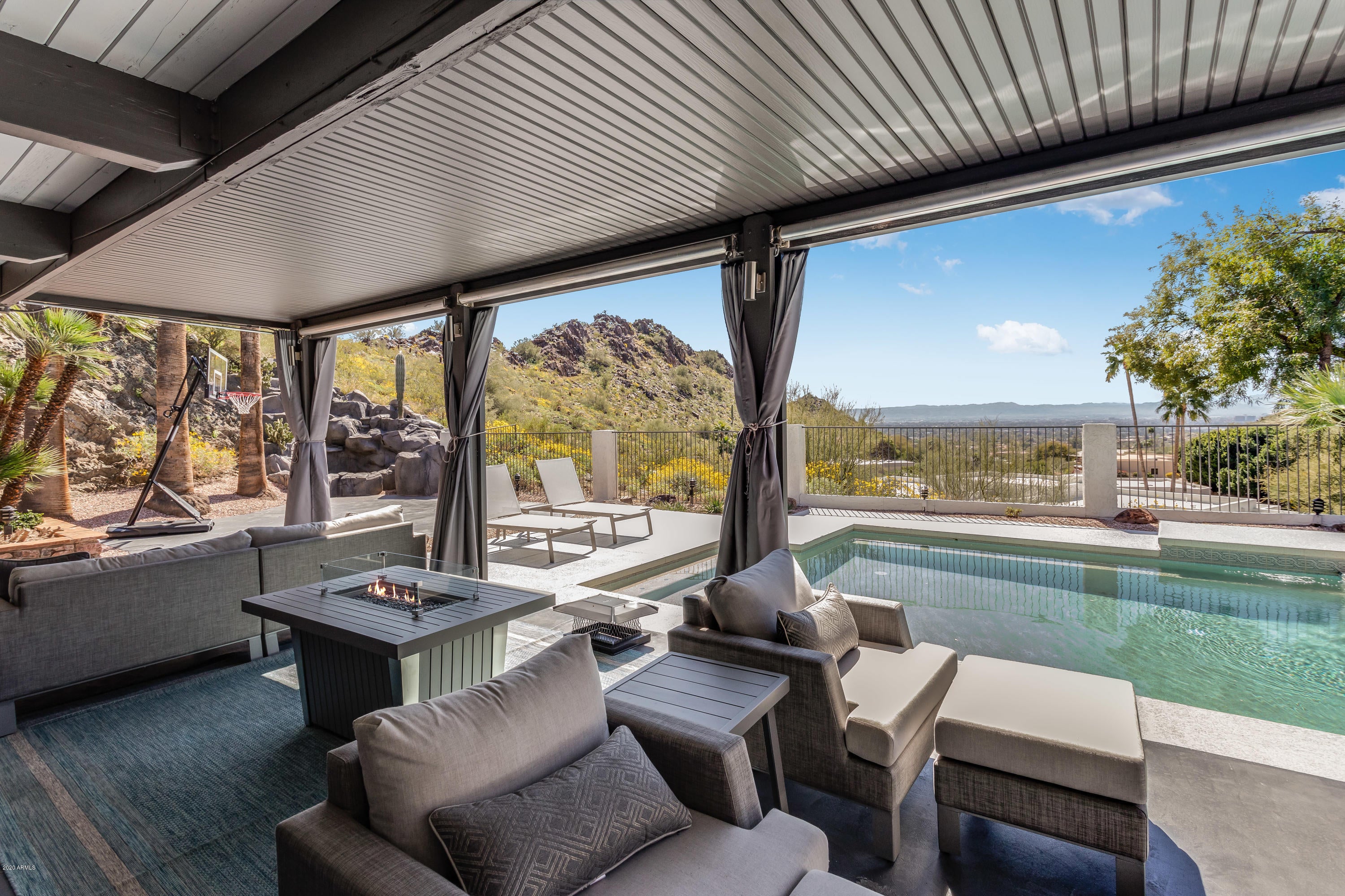 LINCOLN HILLS - Residential