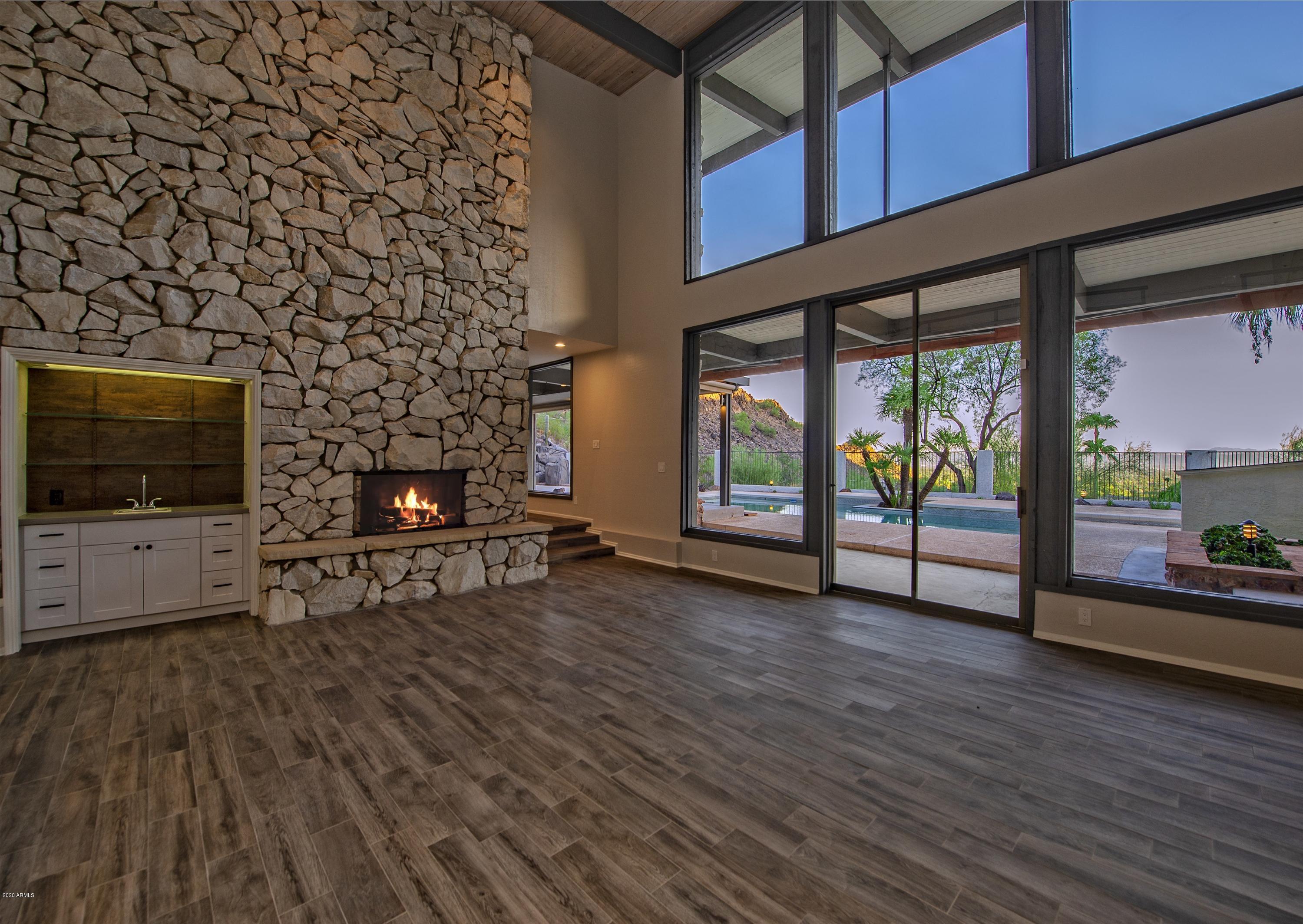 LINCOLN HILLS - Residential