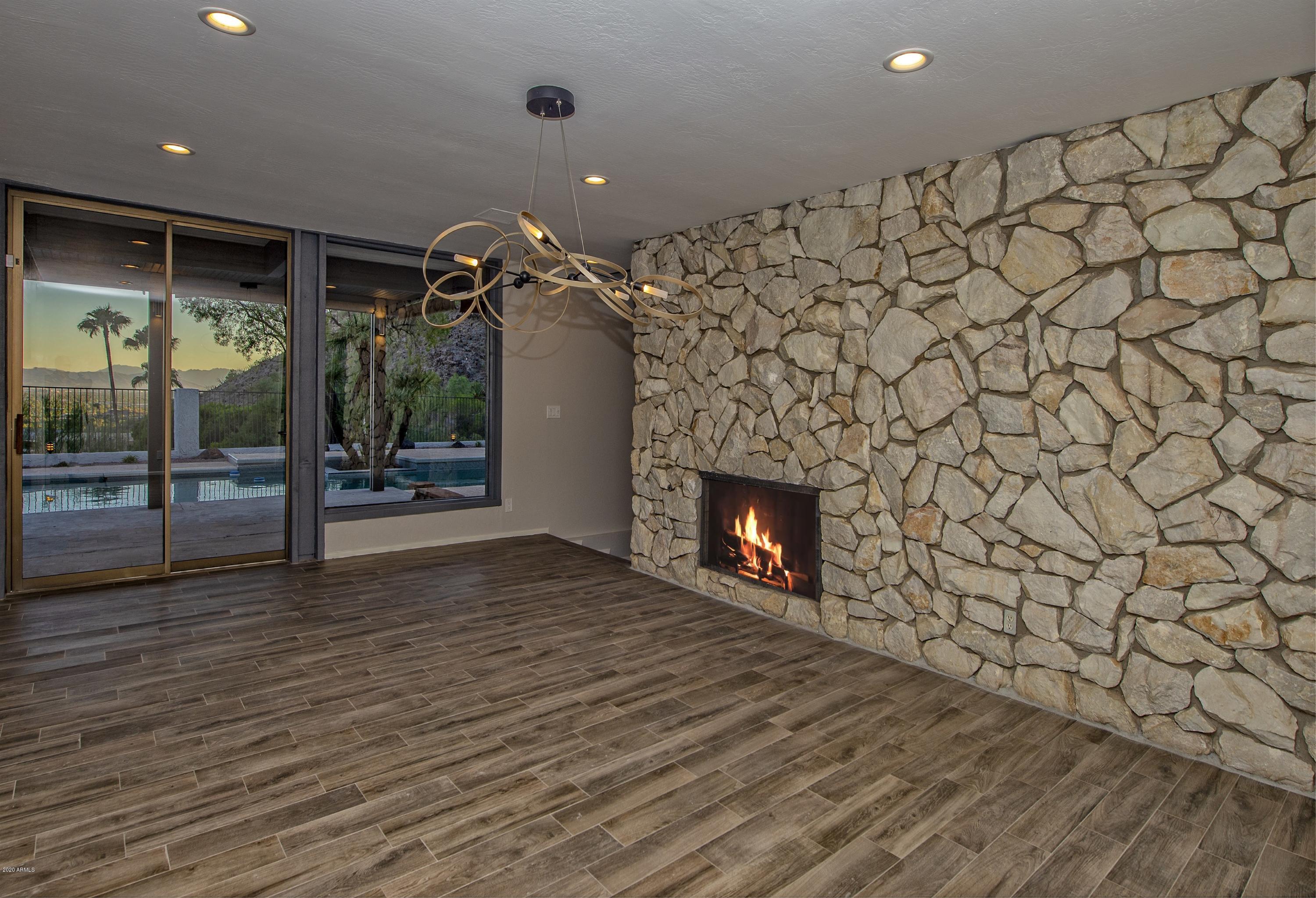 LINCOLN HILLS - Residential
