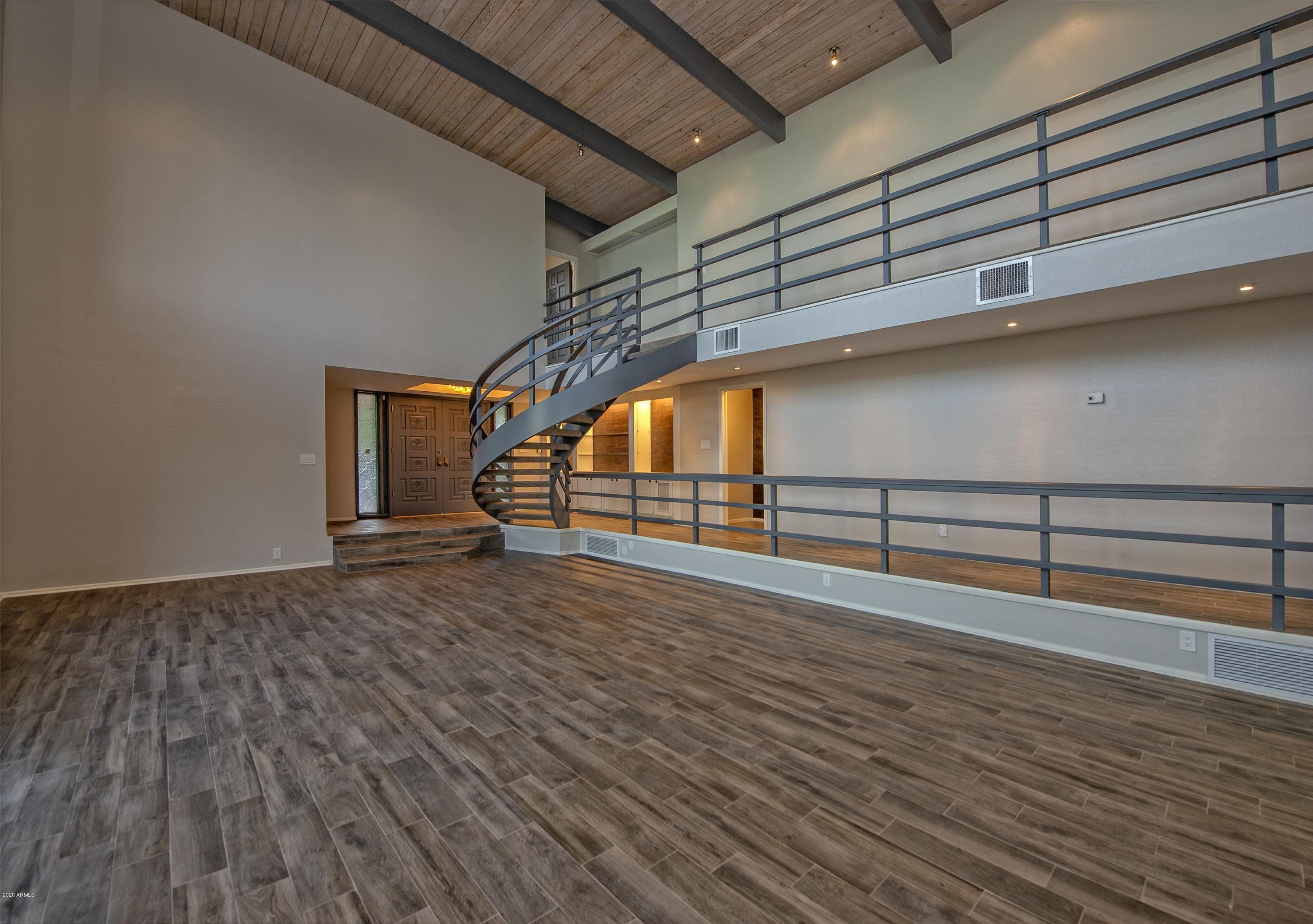 LINCOLN HILLS - Residential