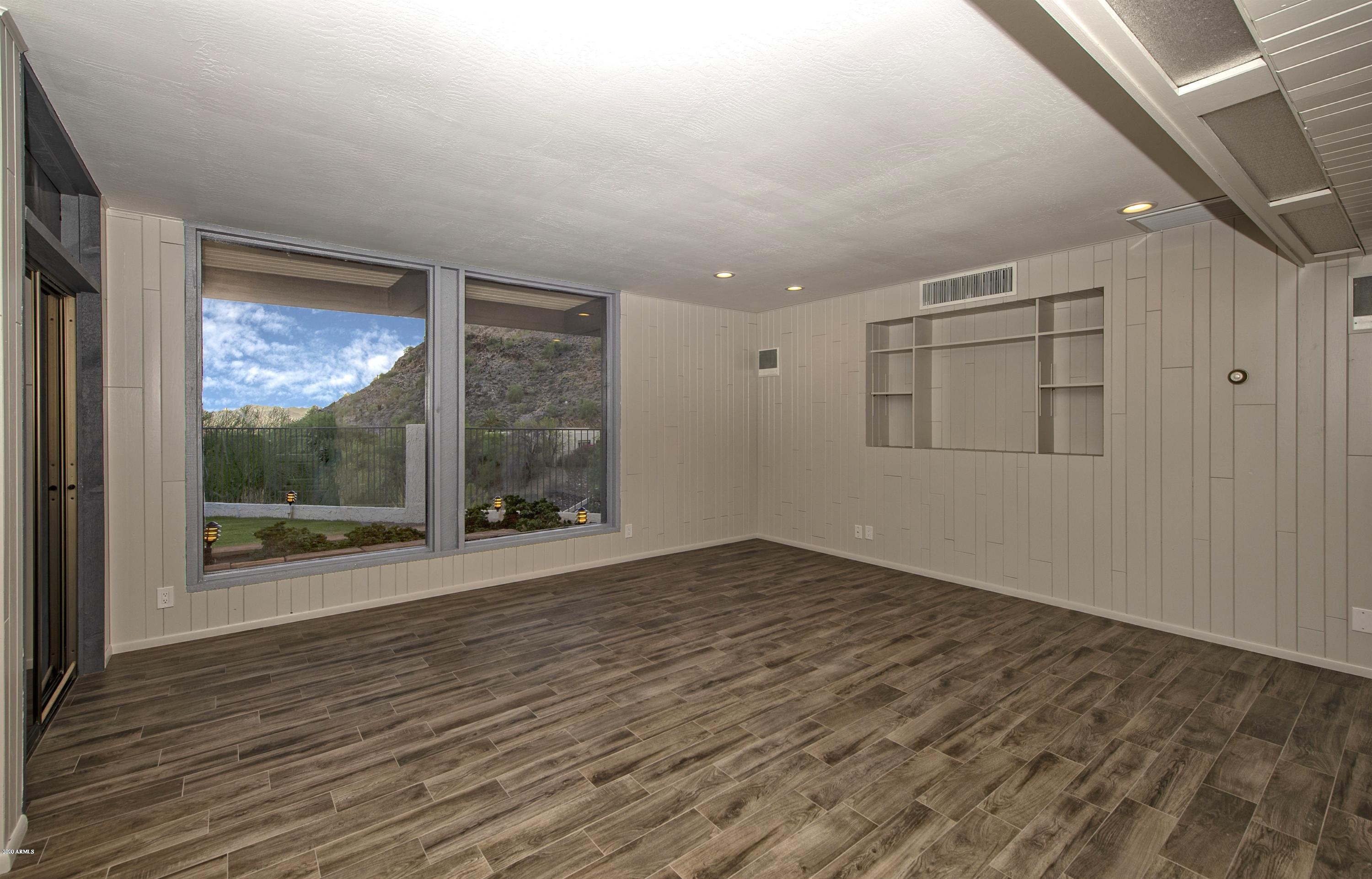 LINCOLN HILLS - Residential