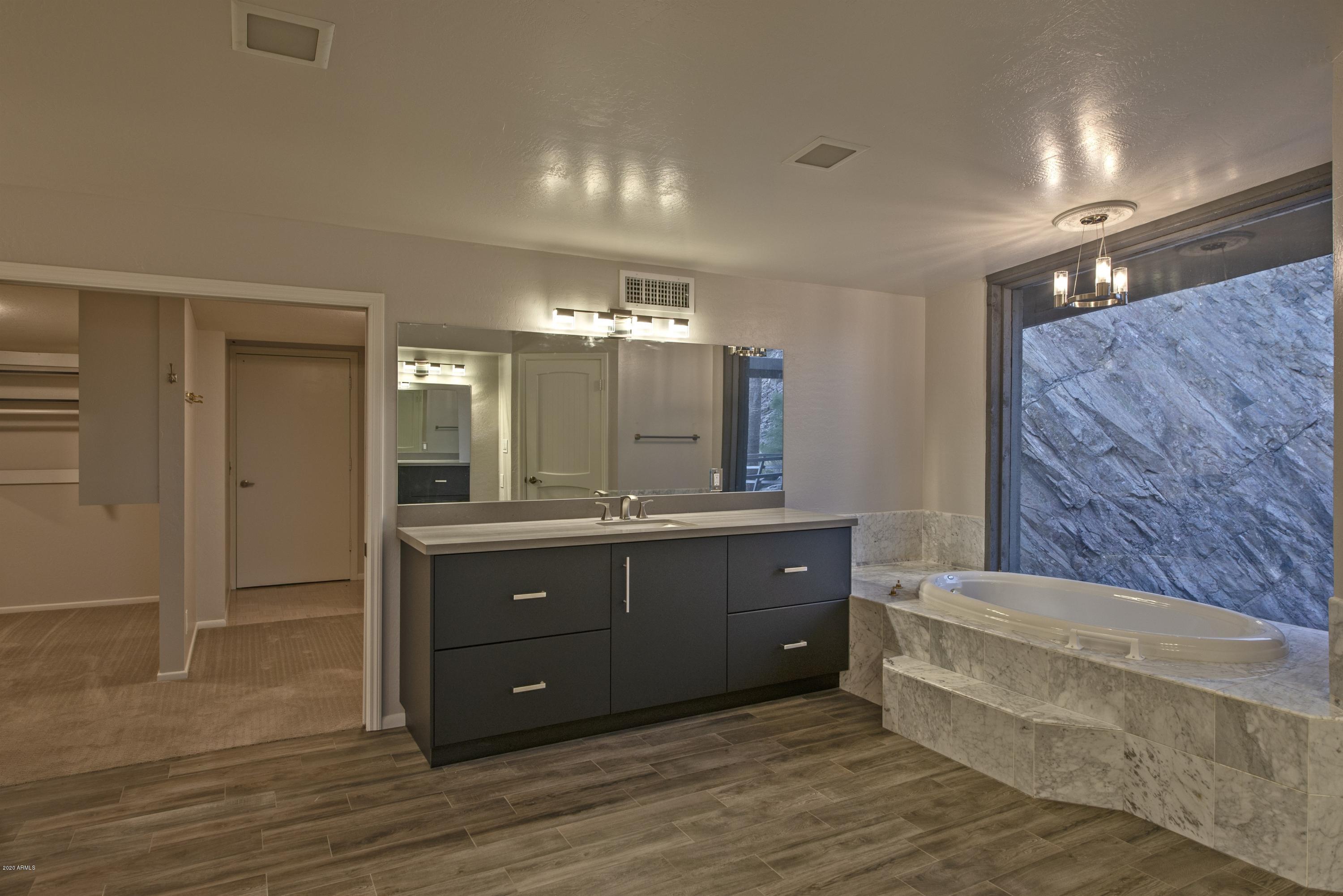 LINCOLN HILLS - Residential