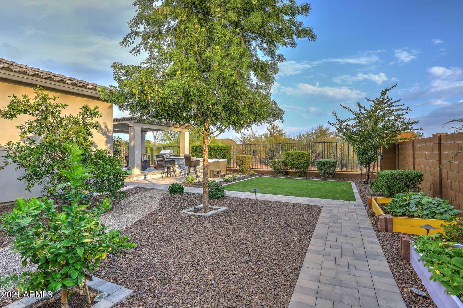 LONE MOUNTAIN - Residential