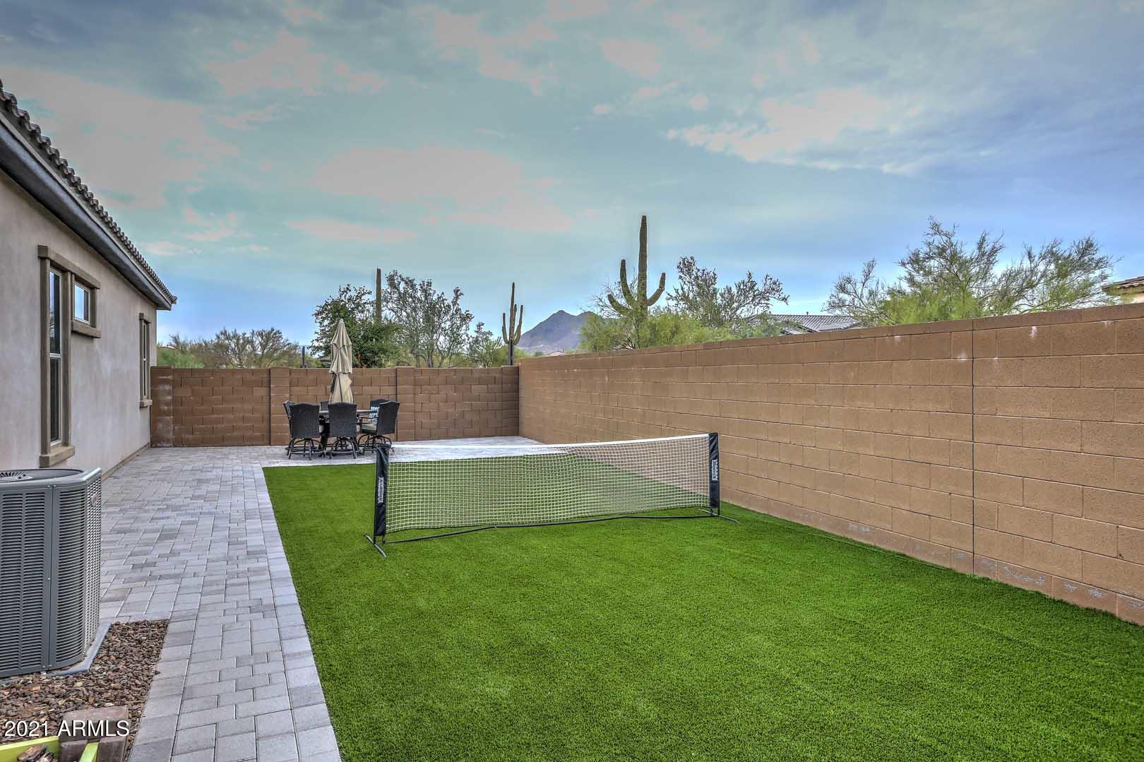 LONE MOUNTAIN - Residential