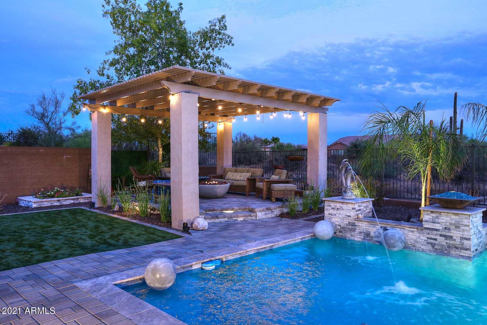 LONE MOUNTAIN - Residential