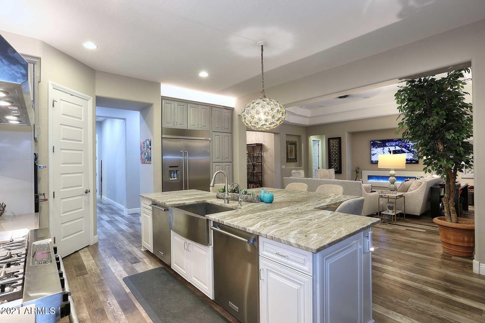 LONE MOUNTAIN - Residential
