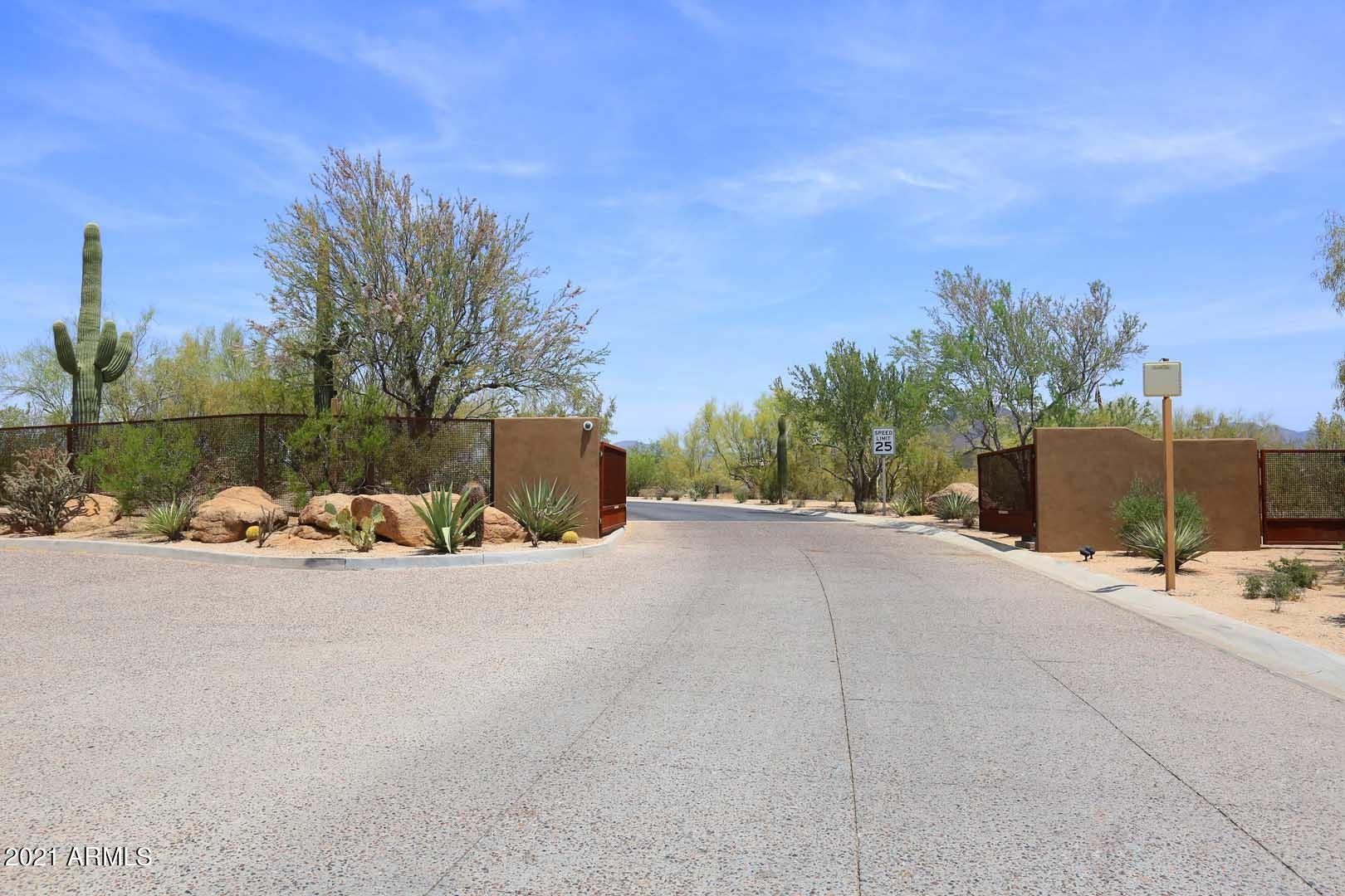 LONE MOUNTAIN - Residential