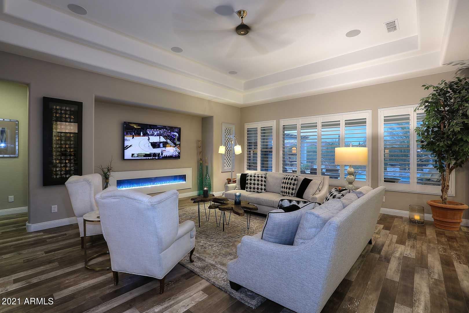 LONE MOUNTAIN - Residential